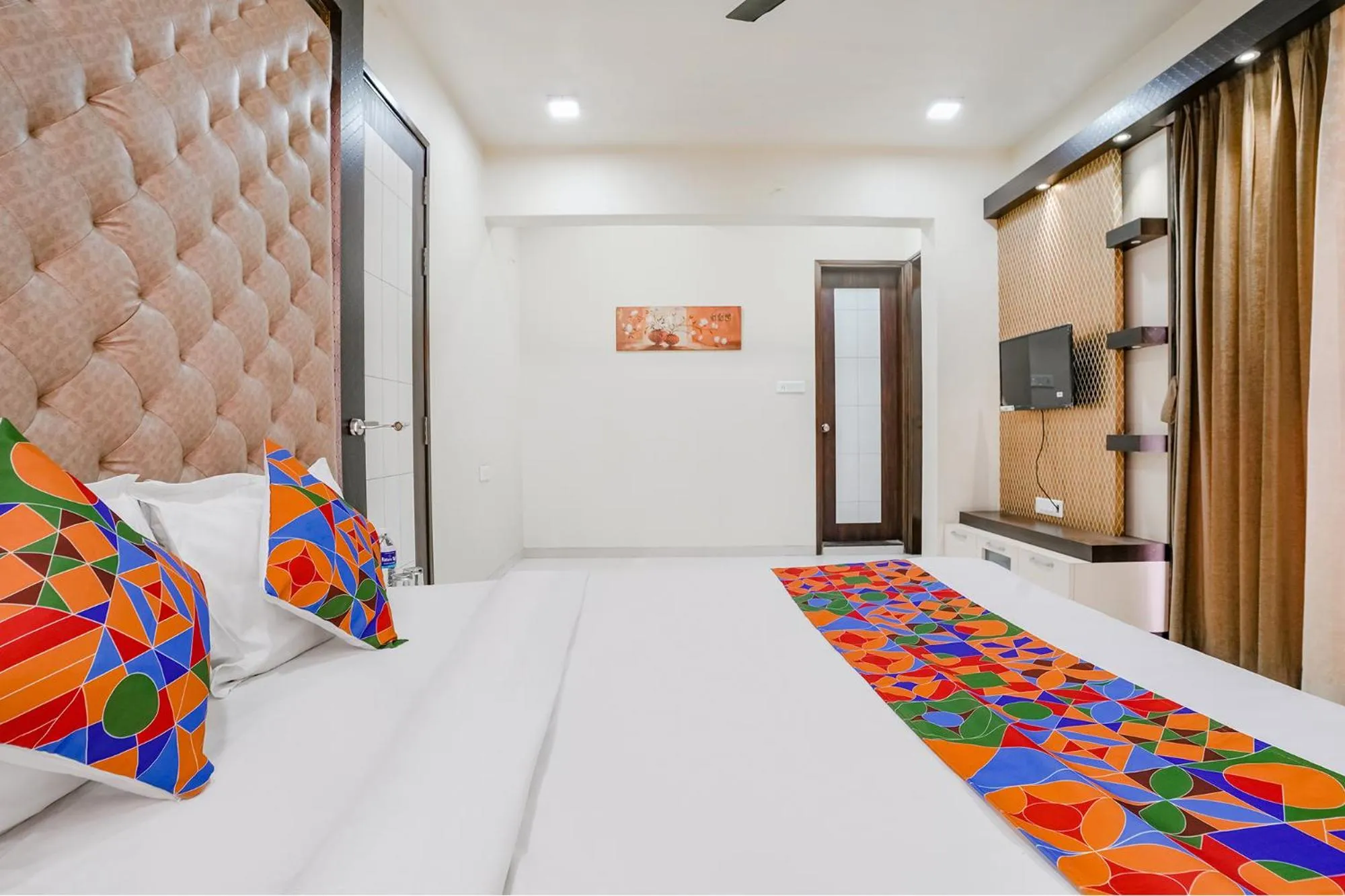 Communal lounge/ TV room, Bed in FabHotel Rudra Residency - Nr Medicover hospital