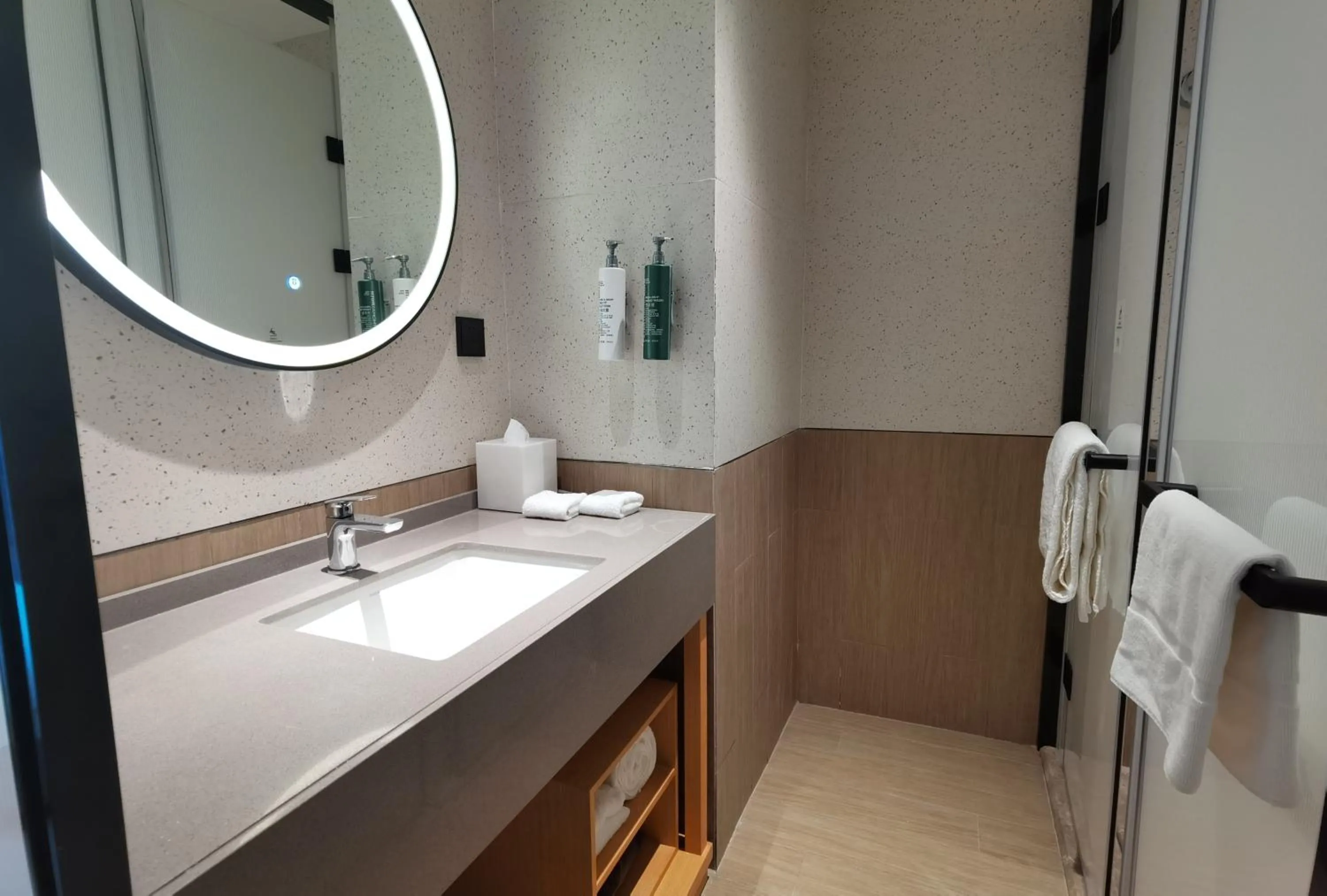 Bathroom in Hilton Garden Inn Liaocheng Jiangbei Shuicheng