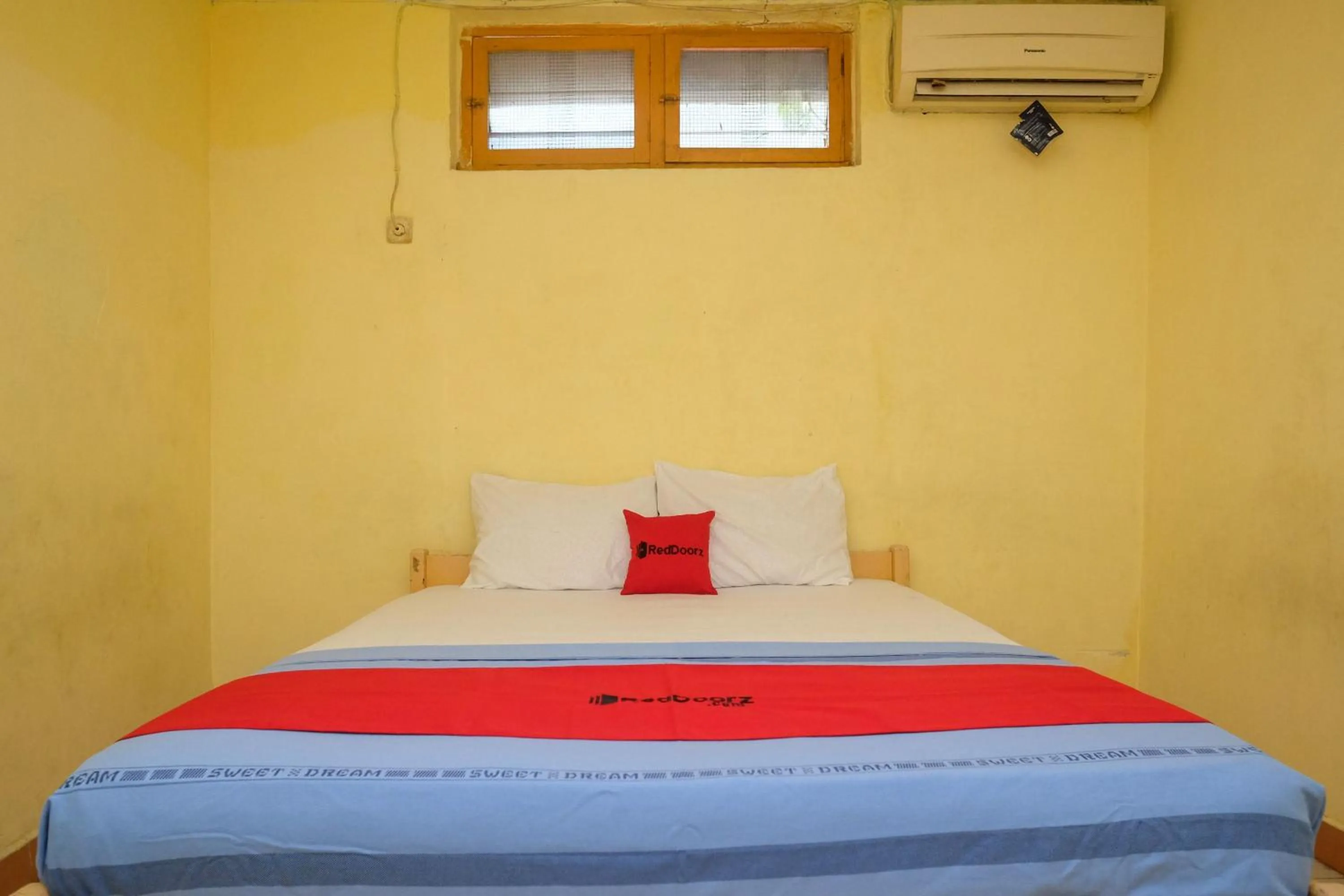 Bedroom in RedDoorz near Pelabuhan Nusantara Parepare