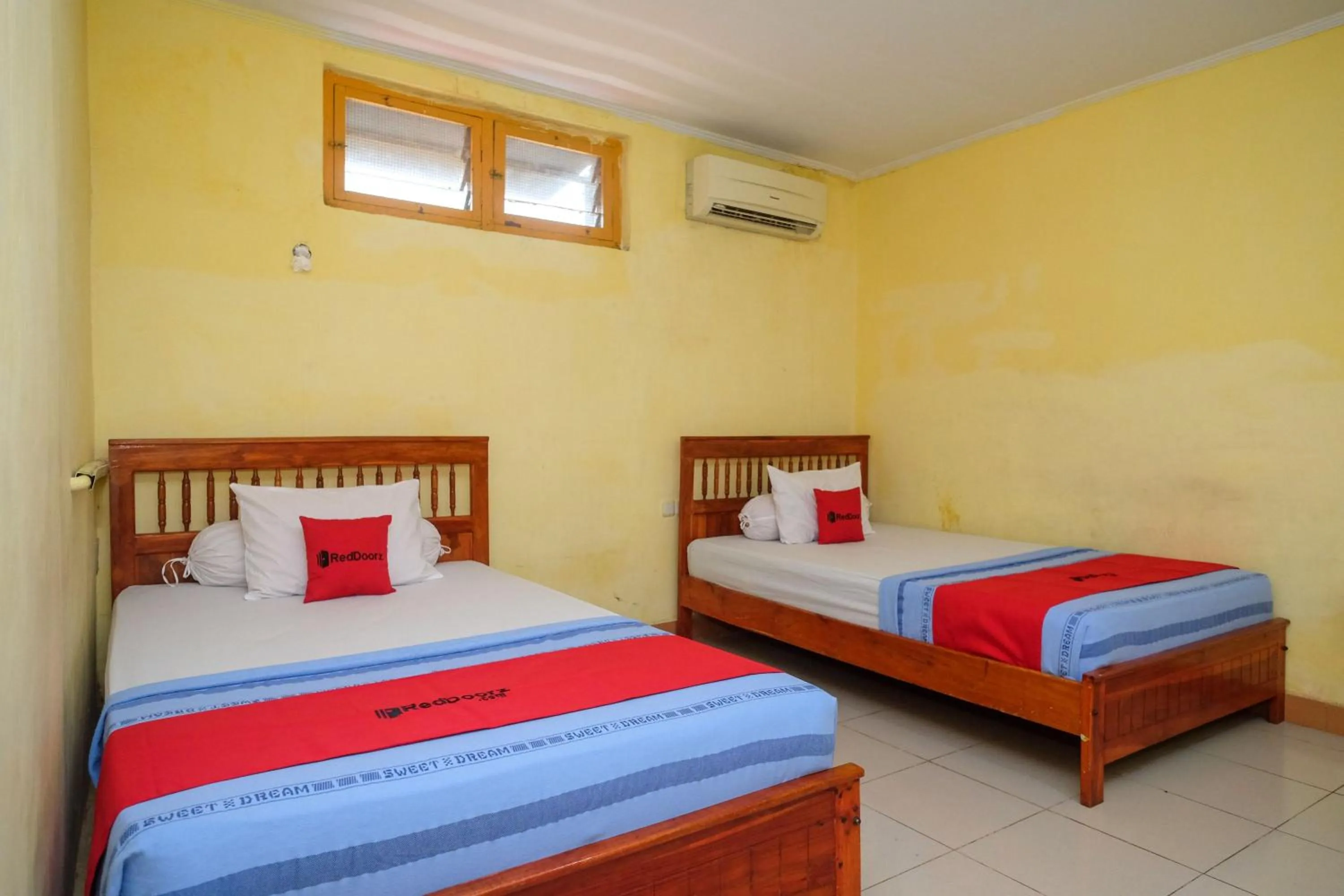 Bedroom in RedDoorz near Pelabuhan Nusantara Parepare