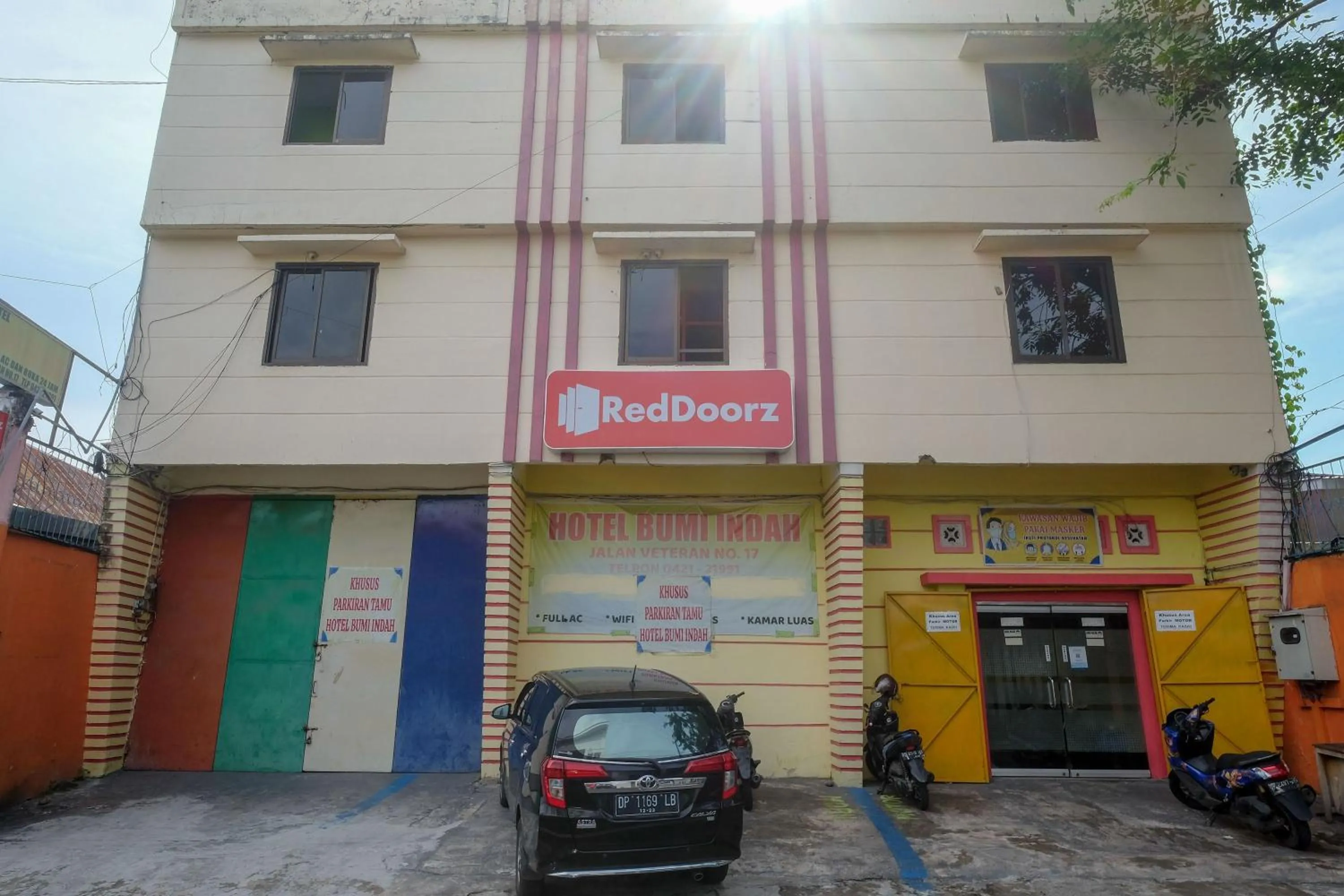 Property Building in RedDoorz near Pelabuhan Nusantara Parepare
