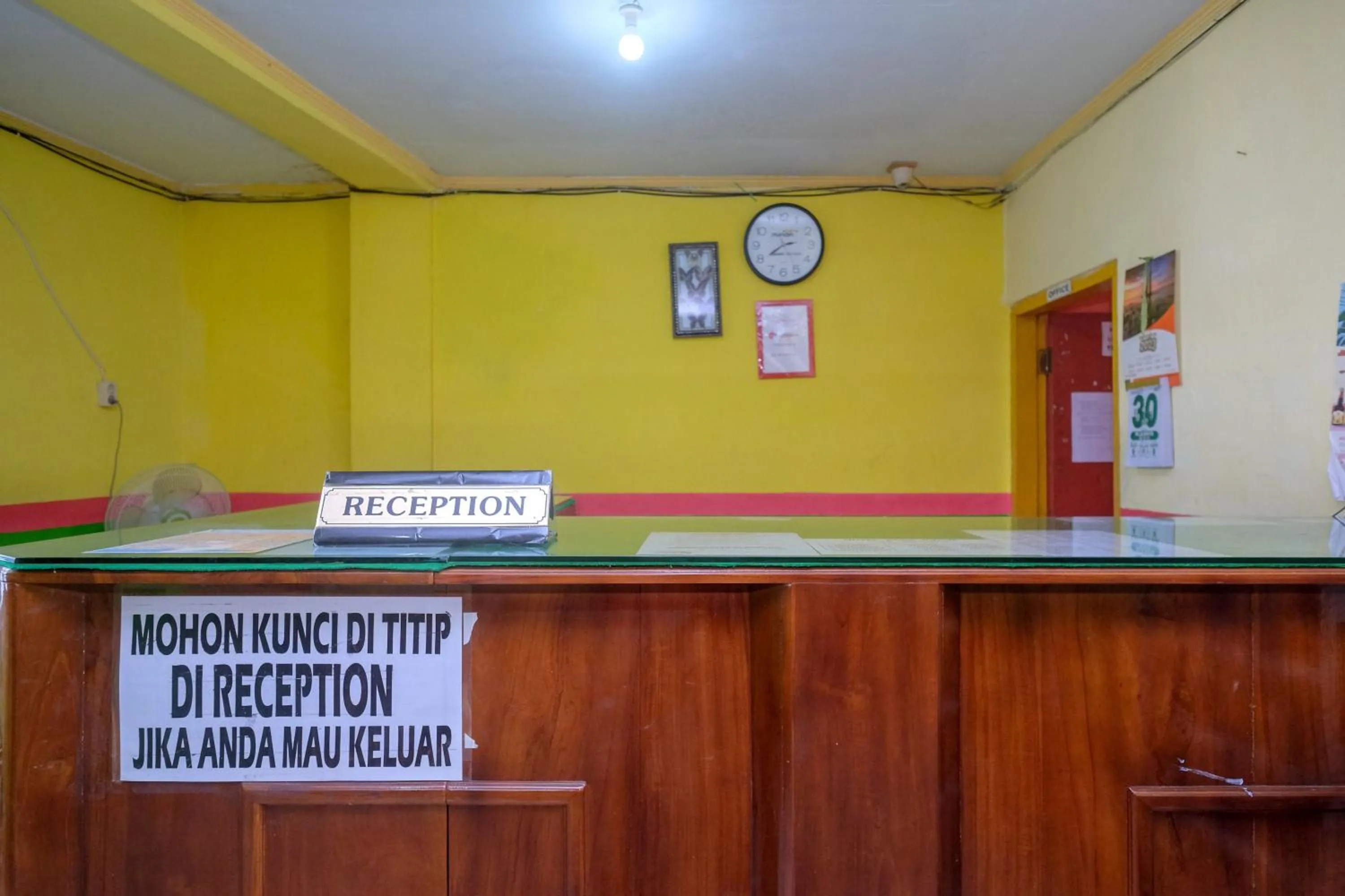 Lobby or reception, Lobby/Reception in RedDoorz near Pelabuhan Nusantara Parepare