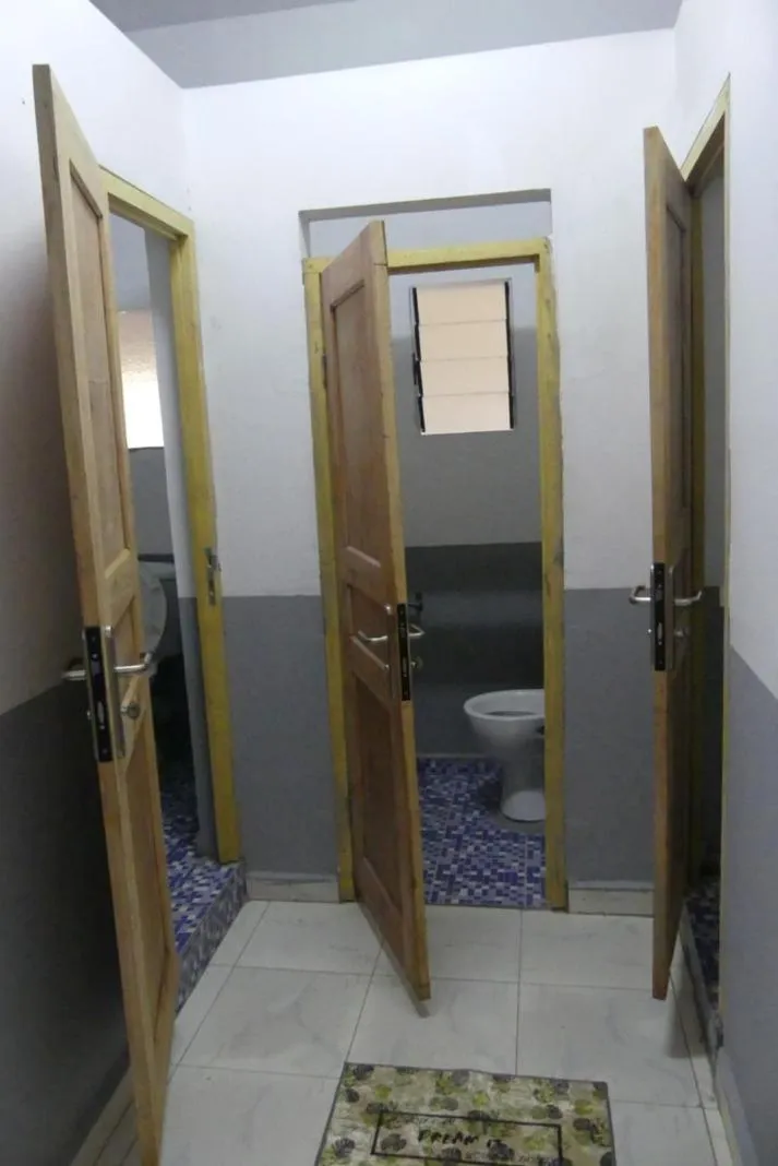 Shower in Centre Lucien Botovasoa