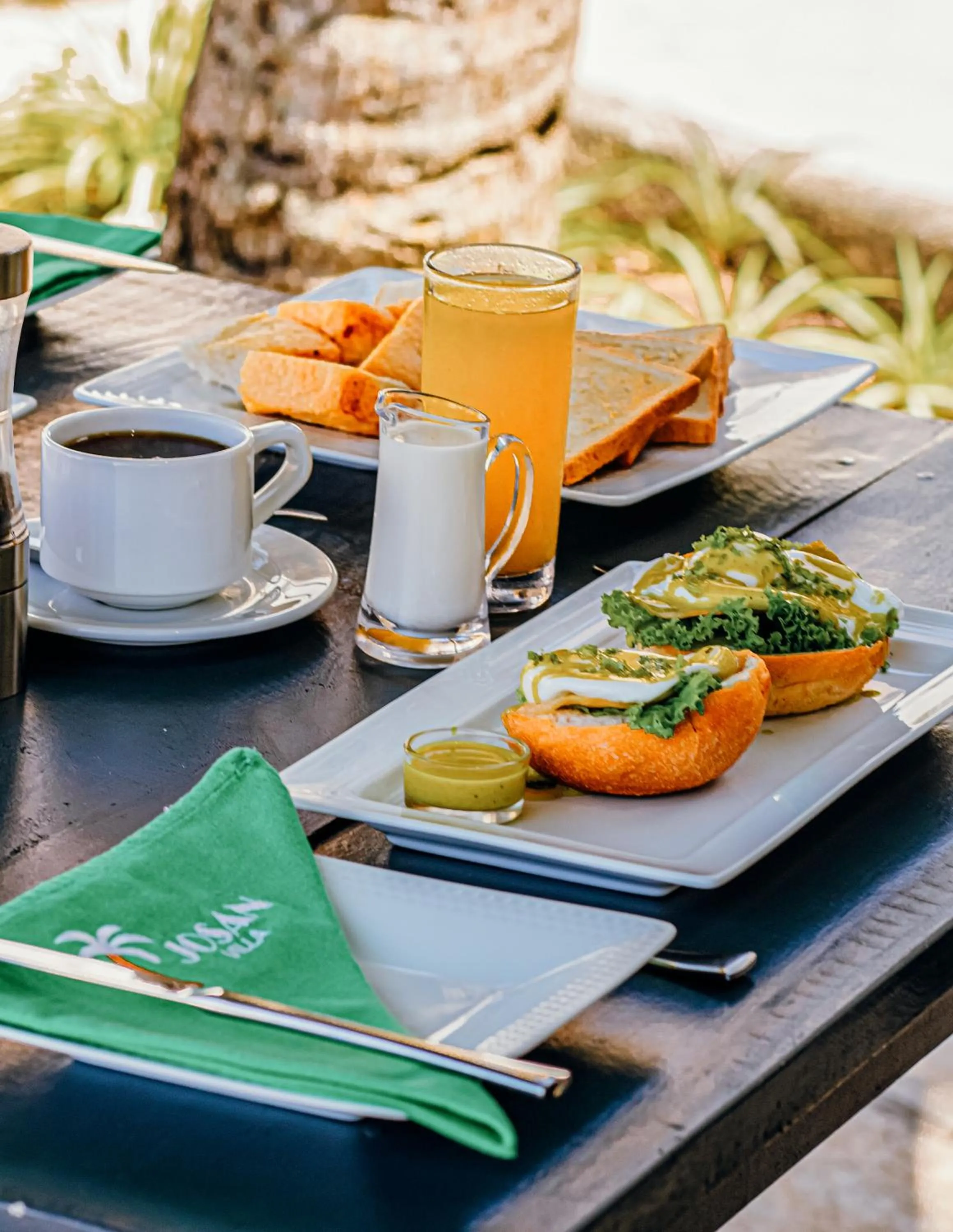 Restaurant/places to eat in Josan Villa with a Glorious Beach and Sea View