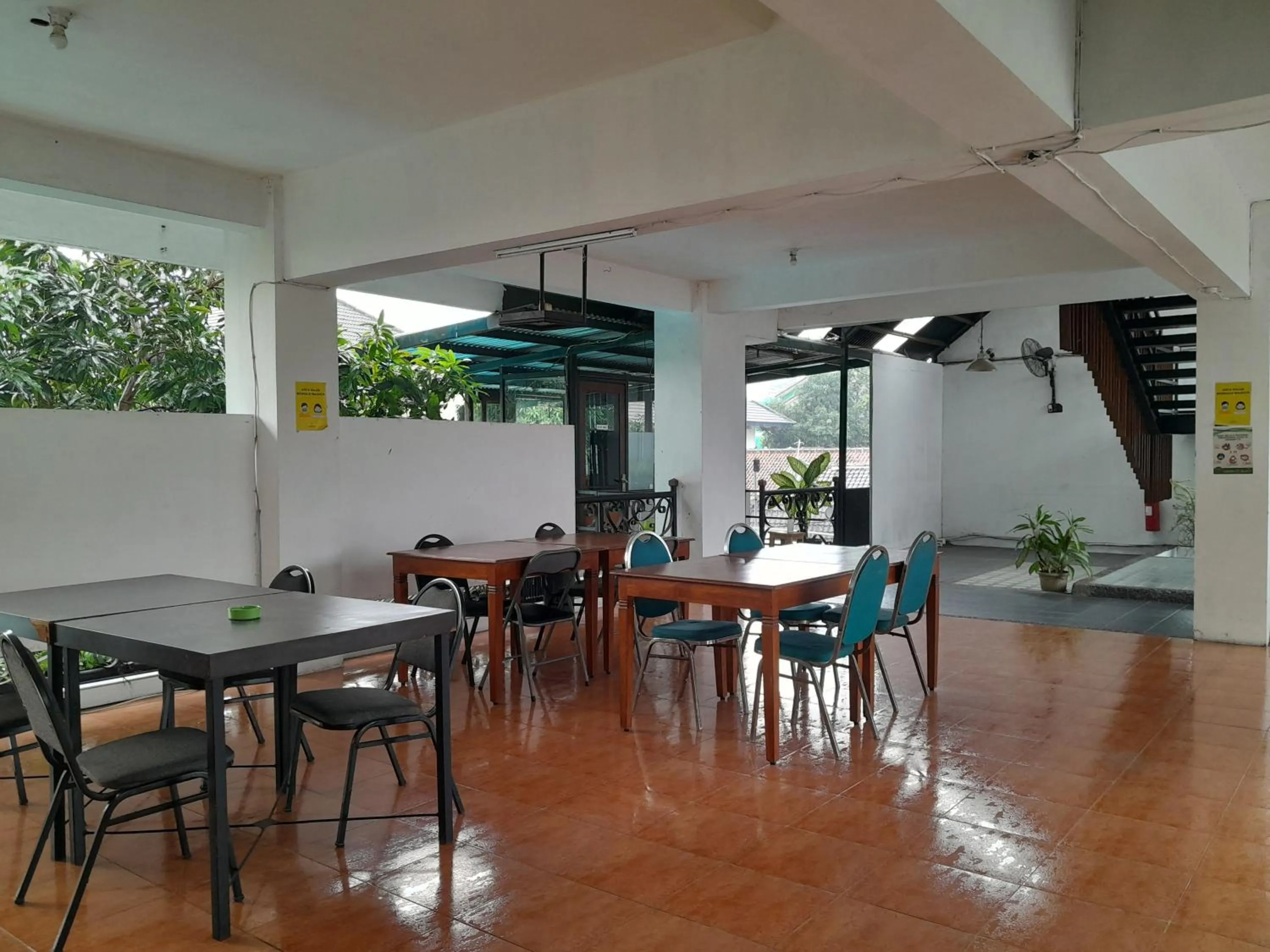 Restaurant/places to eat in The Green Winotosastro Hotel Yogyakarta