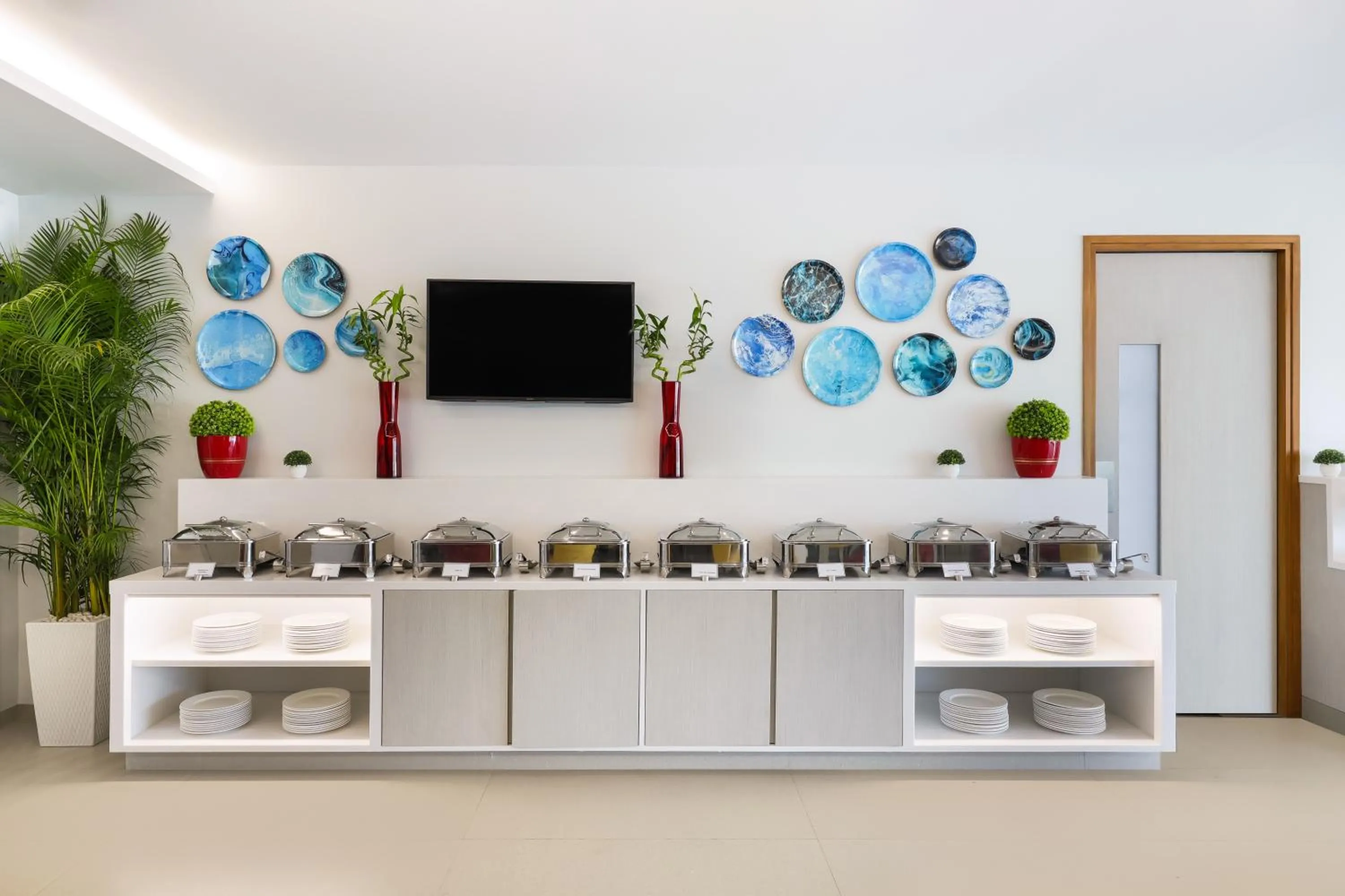 TV and multimedia in Keys Lite By Lemon Tree Hotels Sreekanya