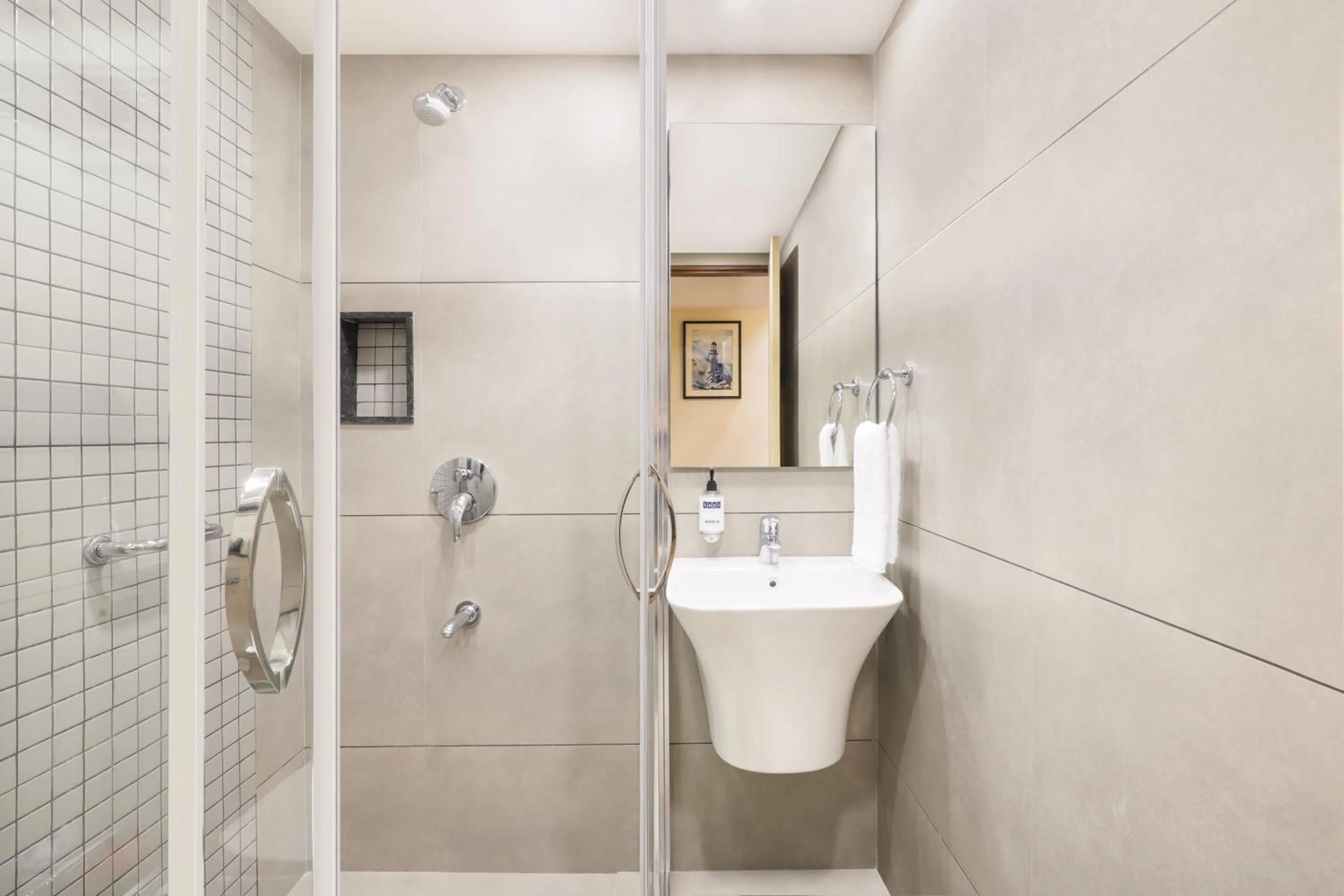 Shower in Keys Lite By Lemon Tree Hotels Sreekanya