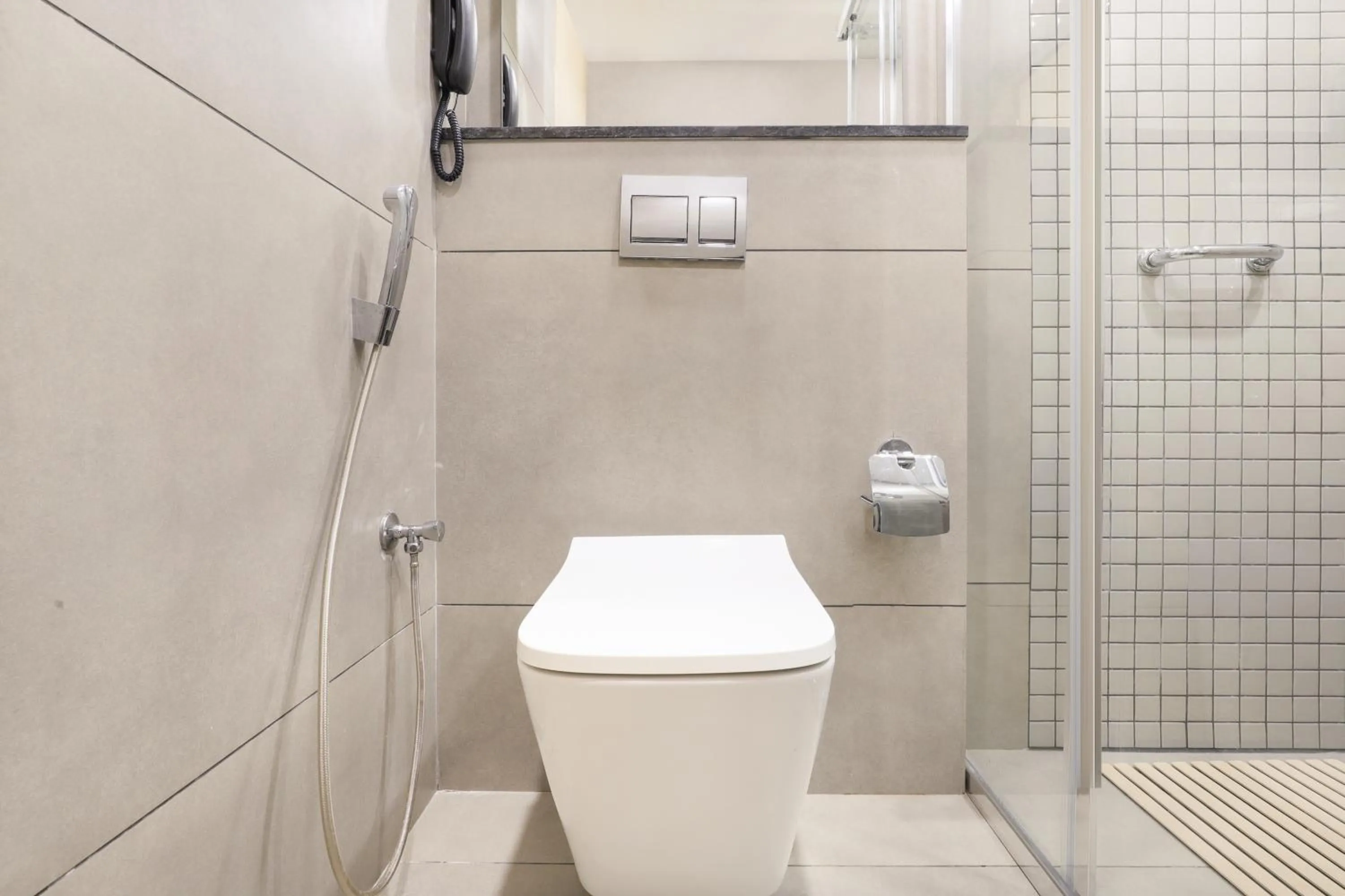 Toilet in Keys Lite By Lemon Tree Hotels Sreekanya