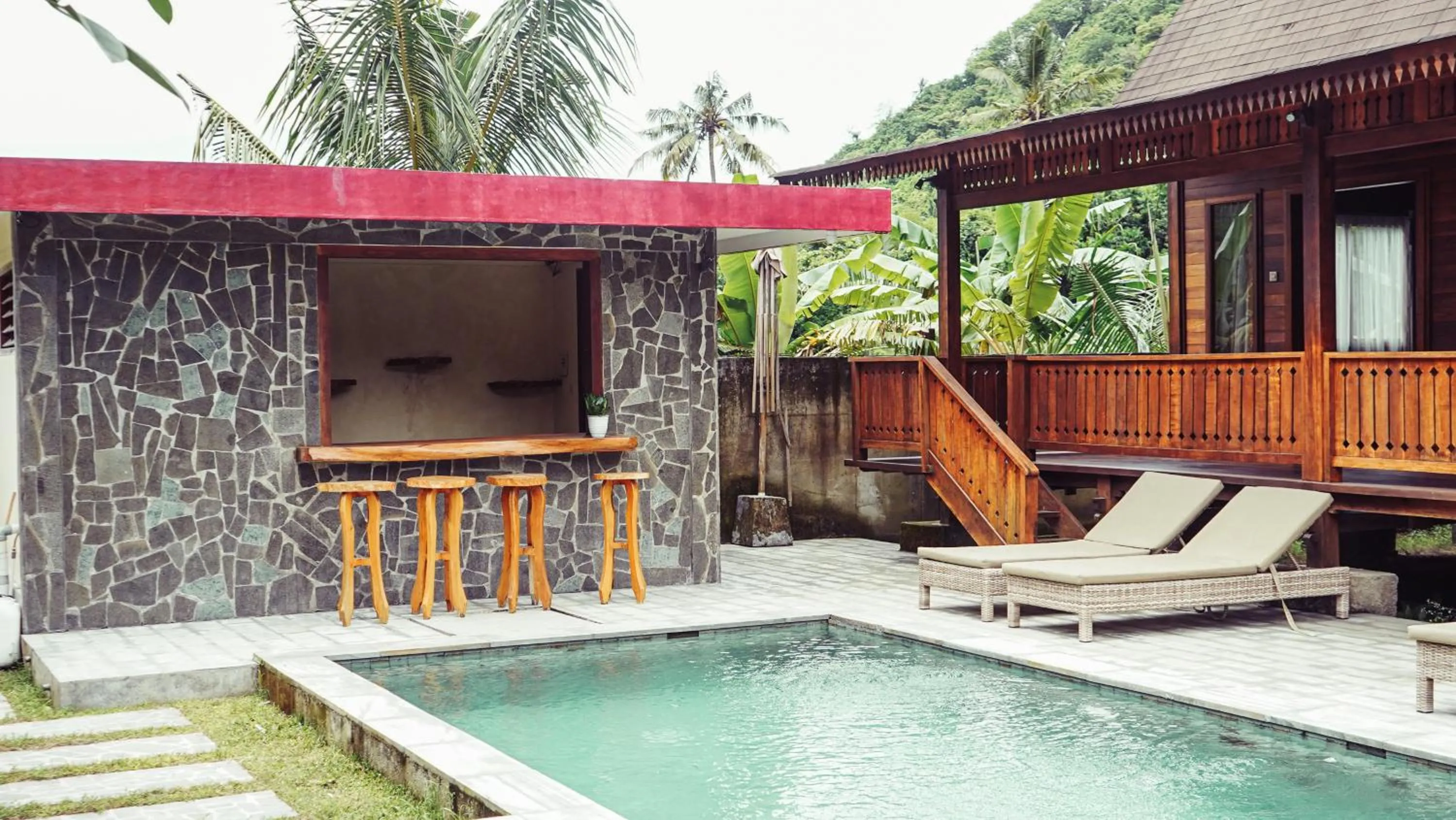 Swimming pool in Madaira Villa Senggigi