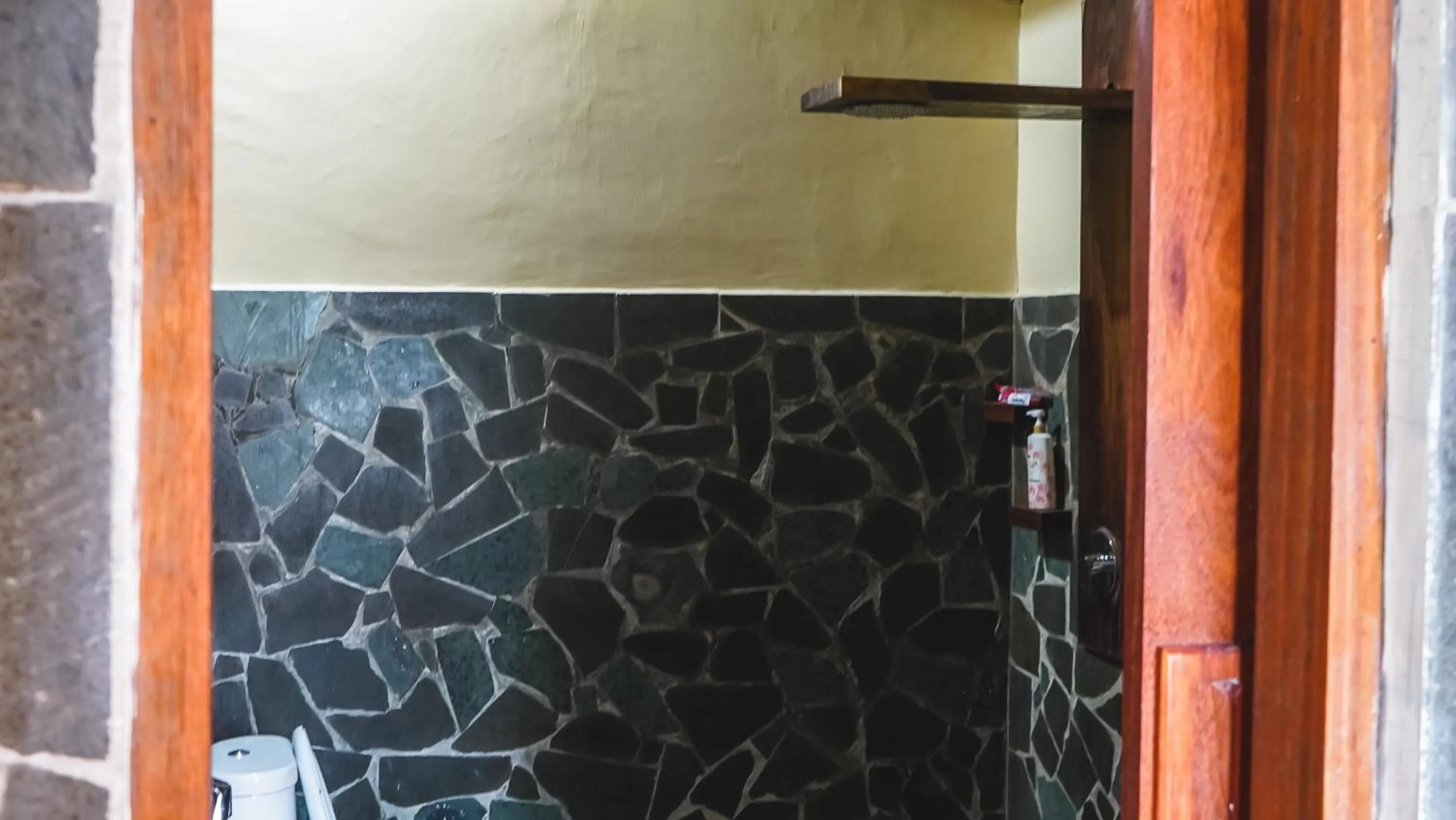 Bathroom in Madaira Villa Senggigi