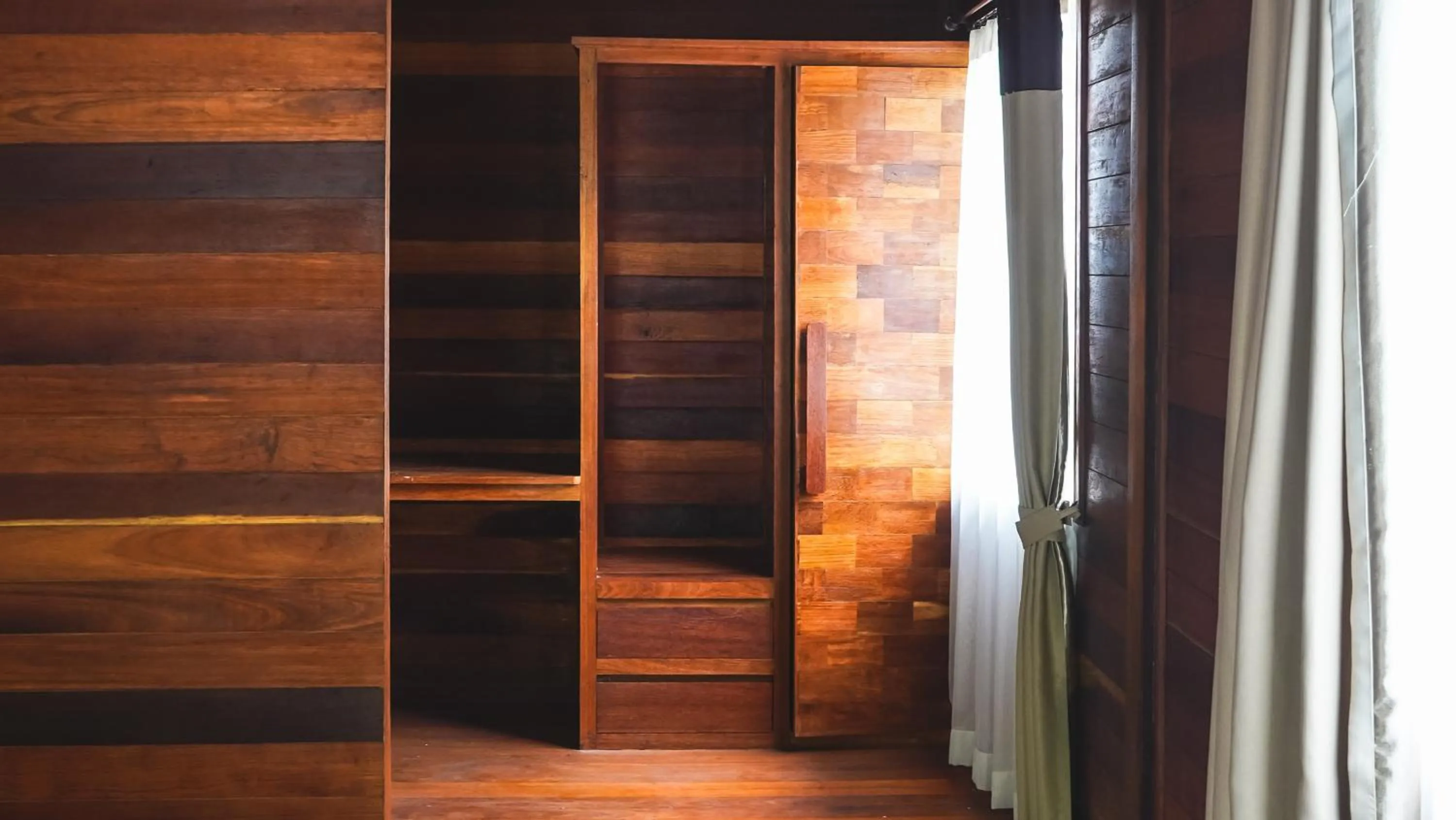 wardrobe in Madaira Villa Senggigi