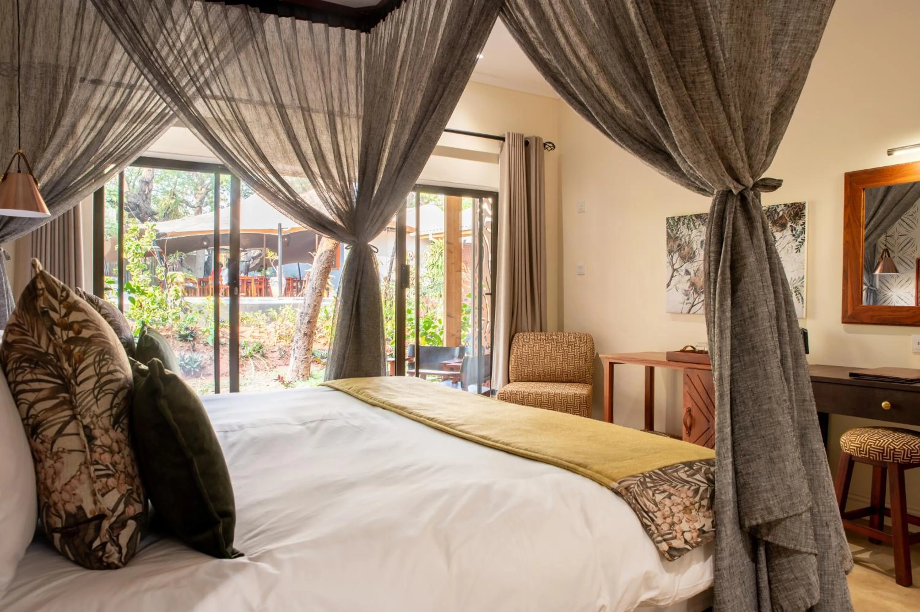 Seating area, Bed in Shongwe Oasis