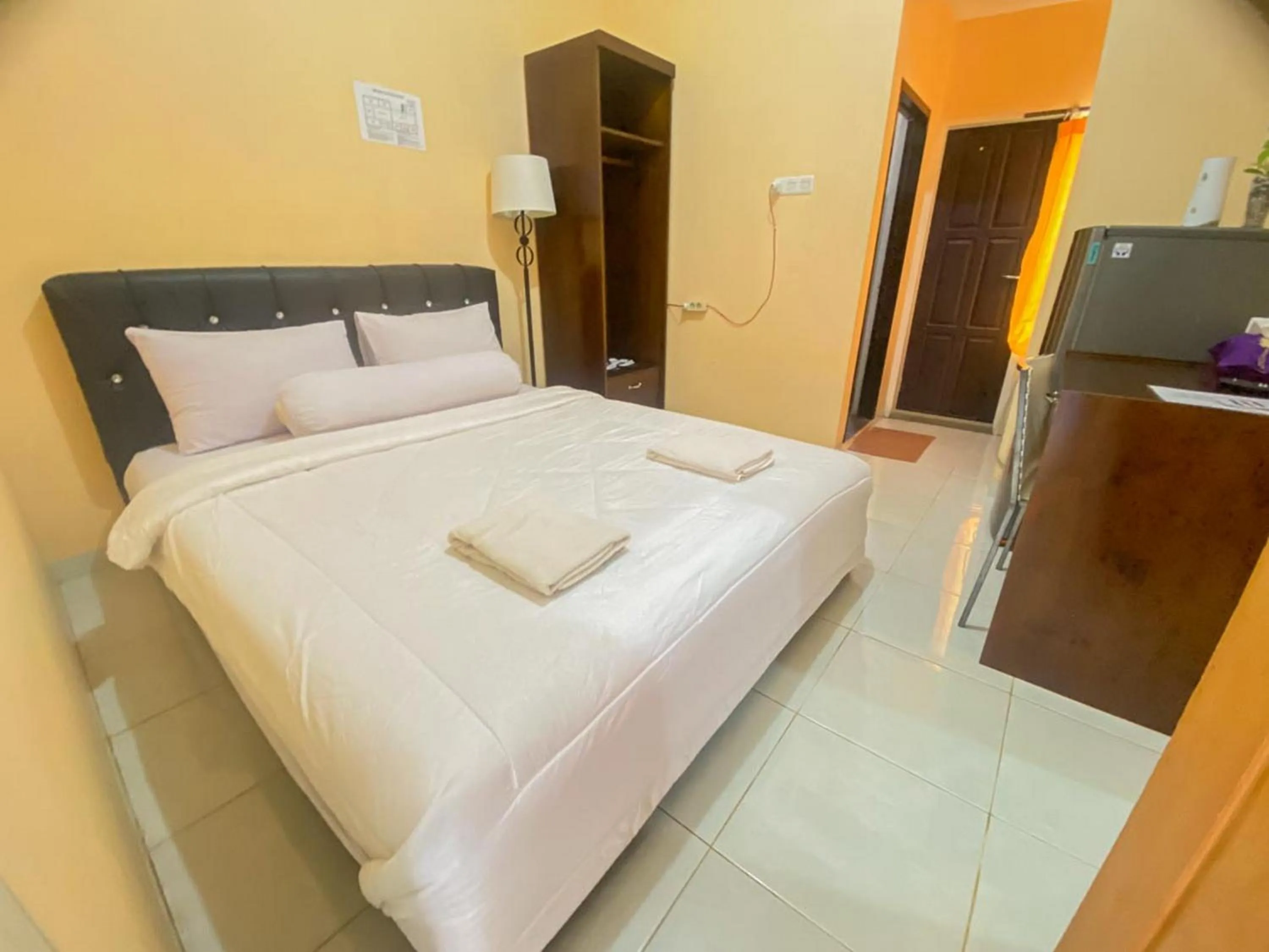 Bedroom in Villa Matano Sorowako Redpartner