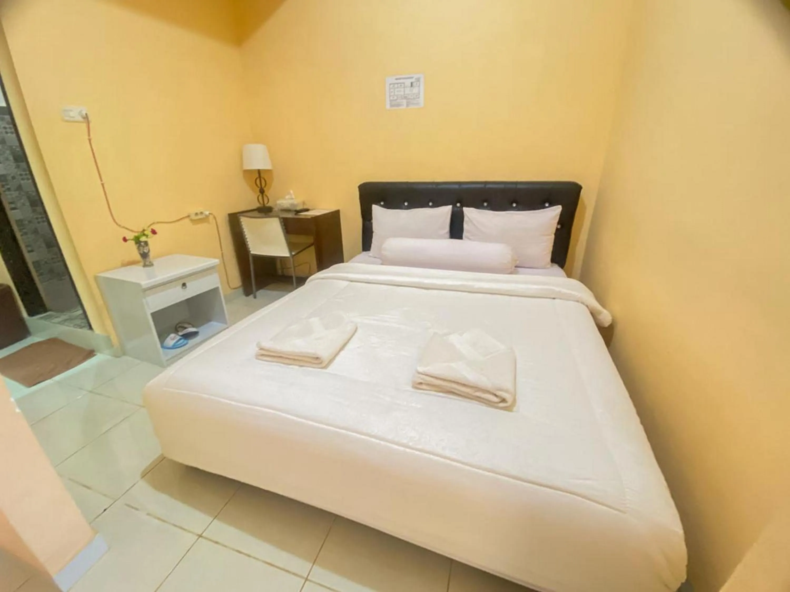 Bedroom in Villa Matano Sorowako Redpartner