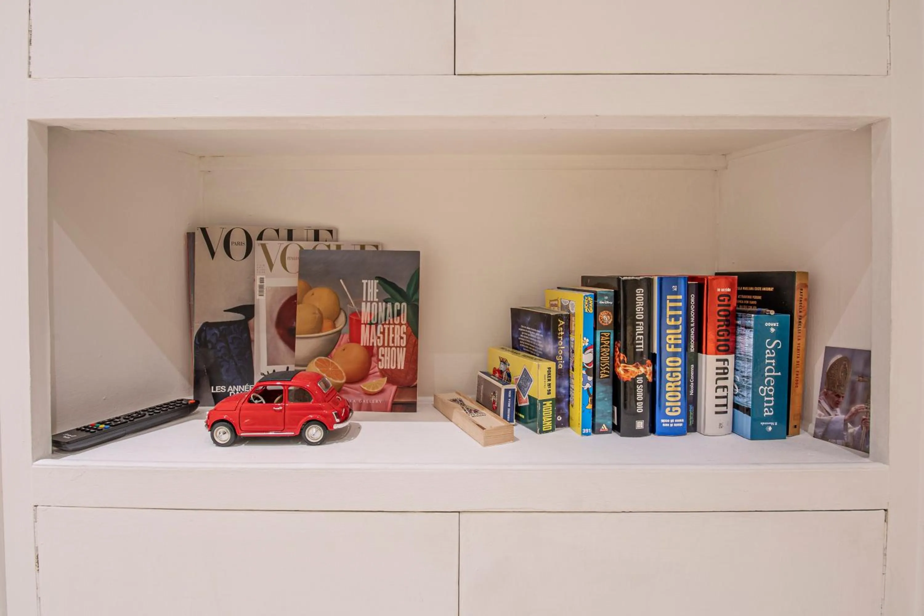 Library in Refuge on Piazza re di Roma -Holiday Home