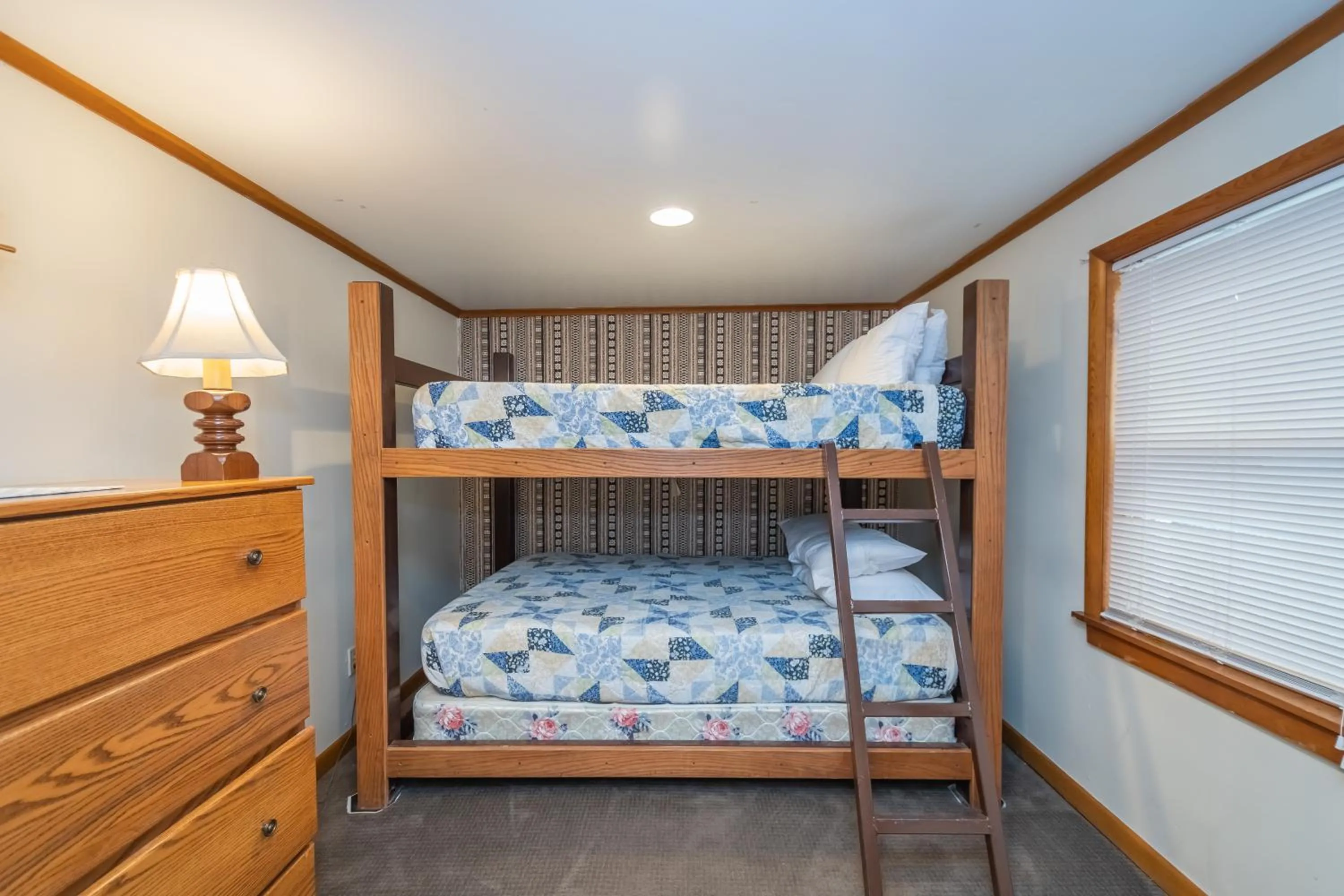 Property building, Bed in Waters Edge