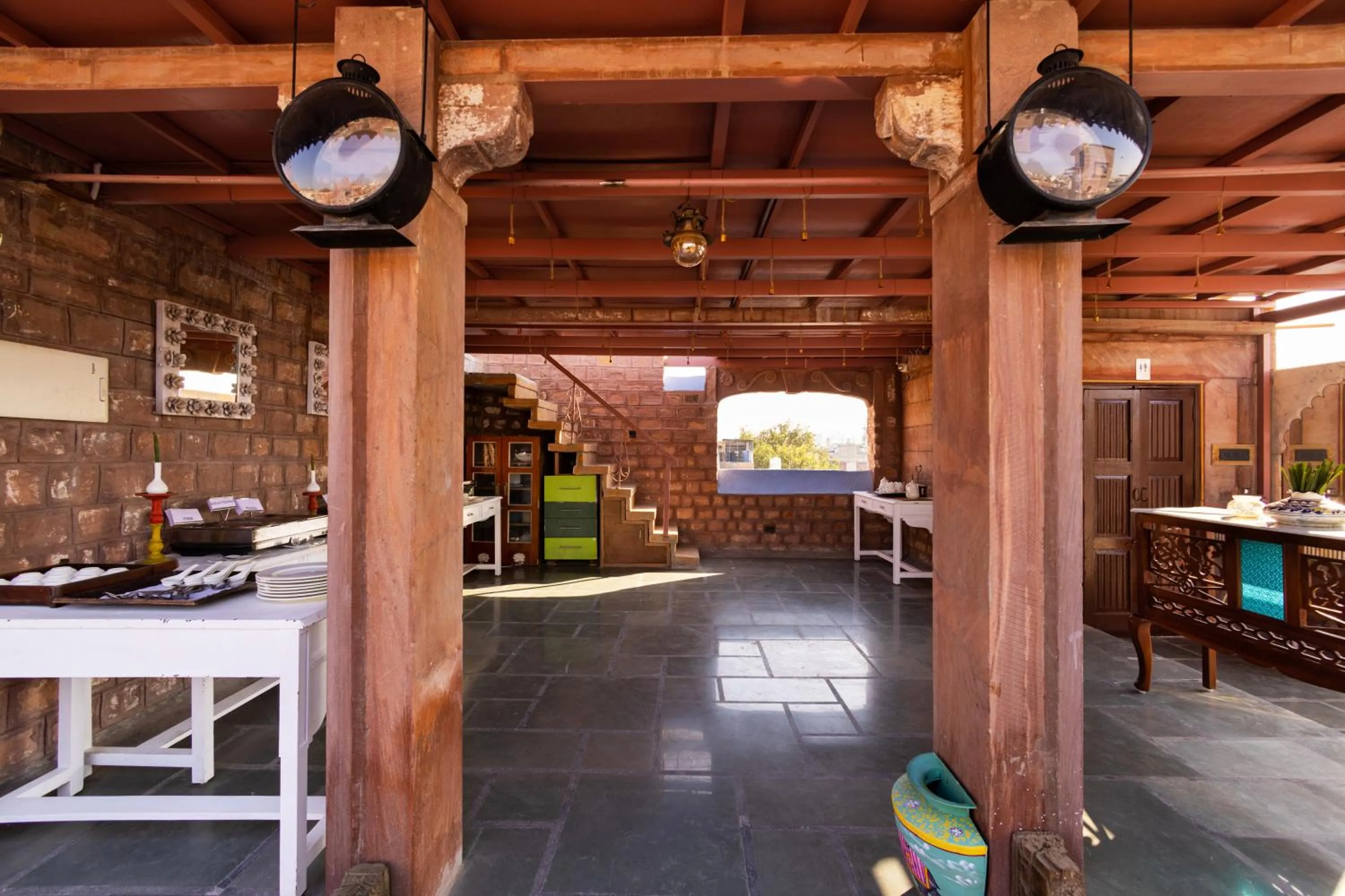 Restaurant/places to eat in Amritara Manak Haveli, Jodhpur