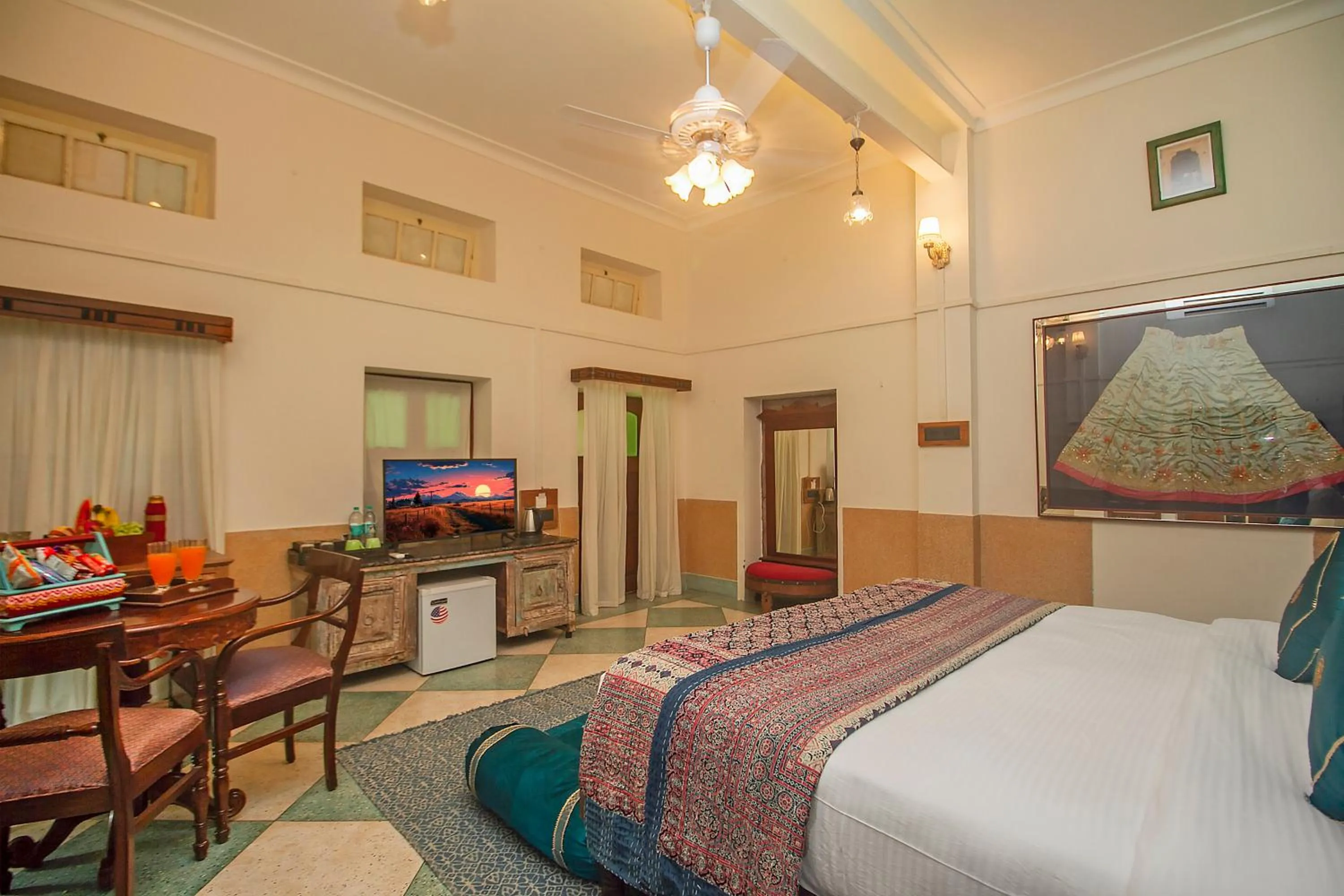 Bedroom, Bed in Amritara Manak Haveli, Jodhpur