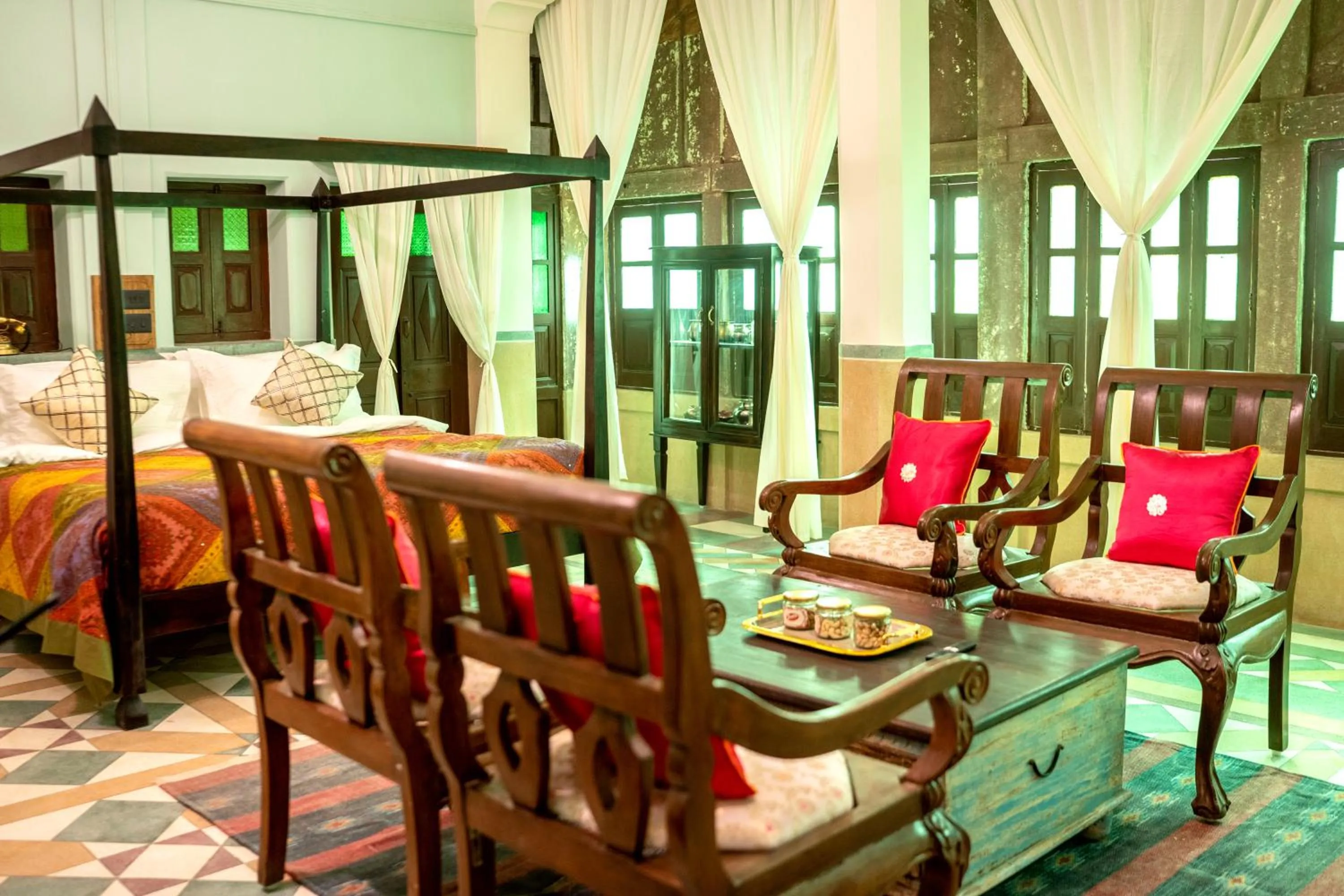 Photo of the whole room, Bed in Amritara Manak Haveli, Jodhpur