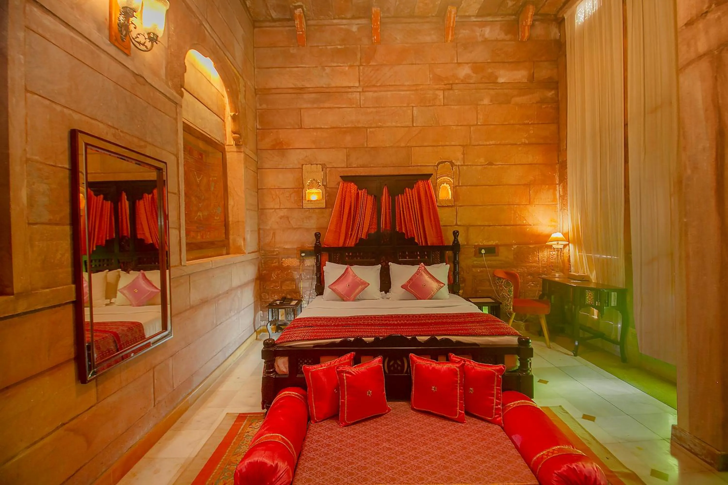 Bed in Amritara Manak Haveli, Jodhpur