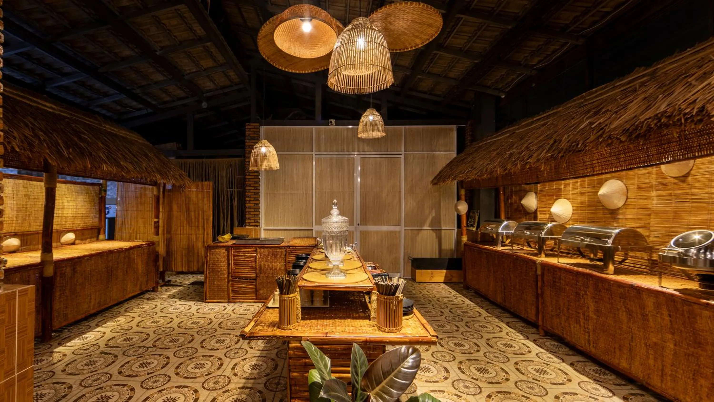 Restaurant/places to eat in Le Gia Hotel