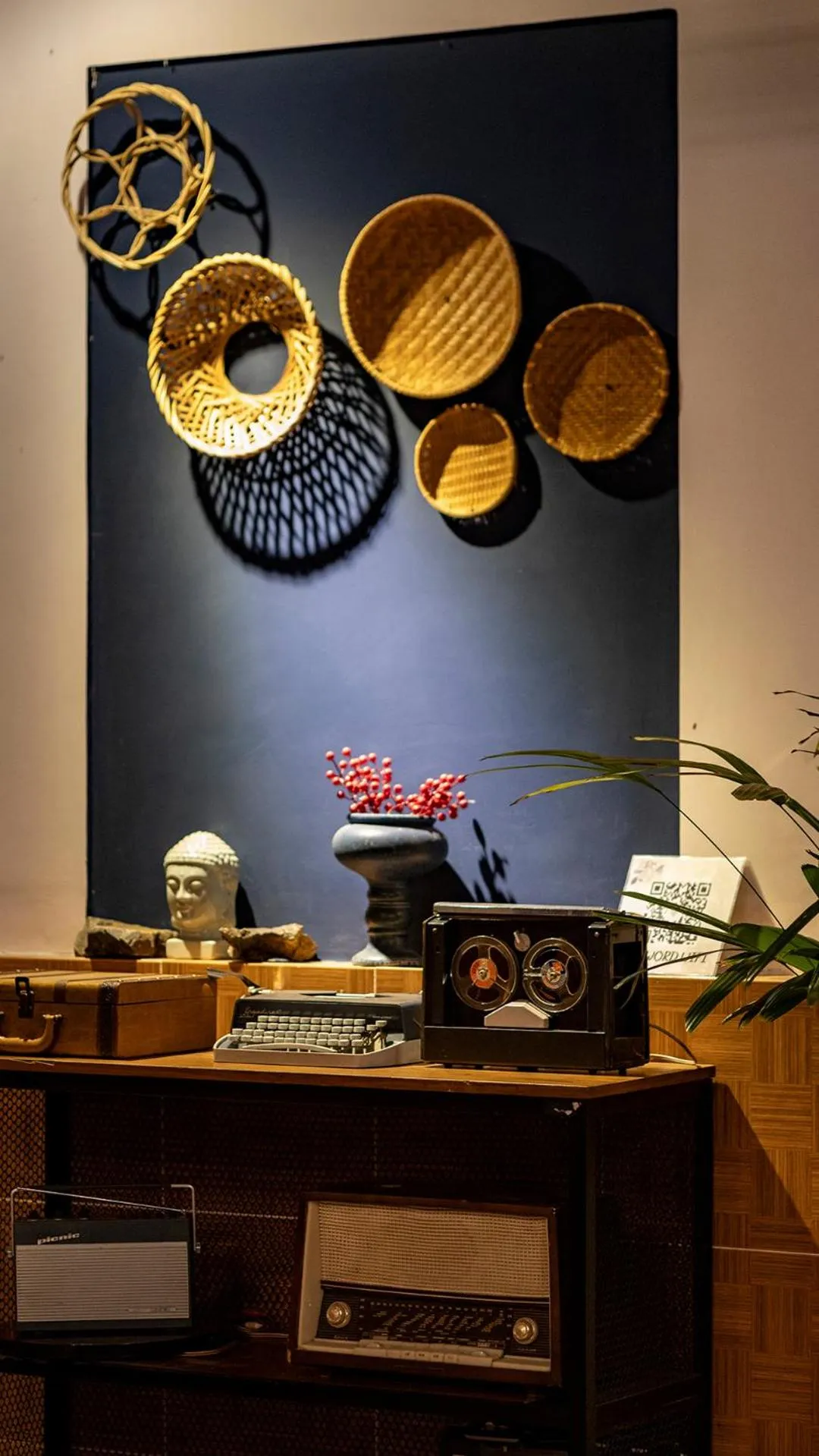 Restaurant/places to eat in Le Gia Hotel