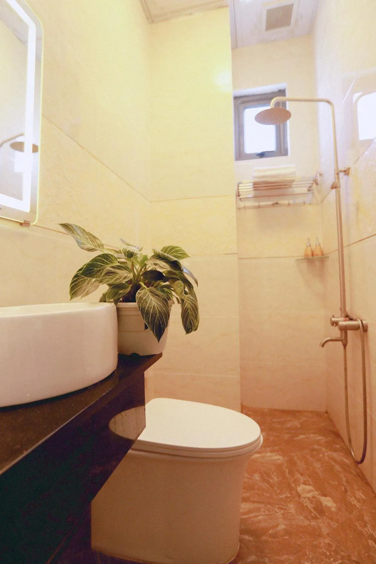 Shower in Le Gia Hotel