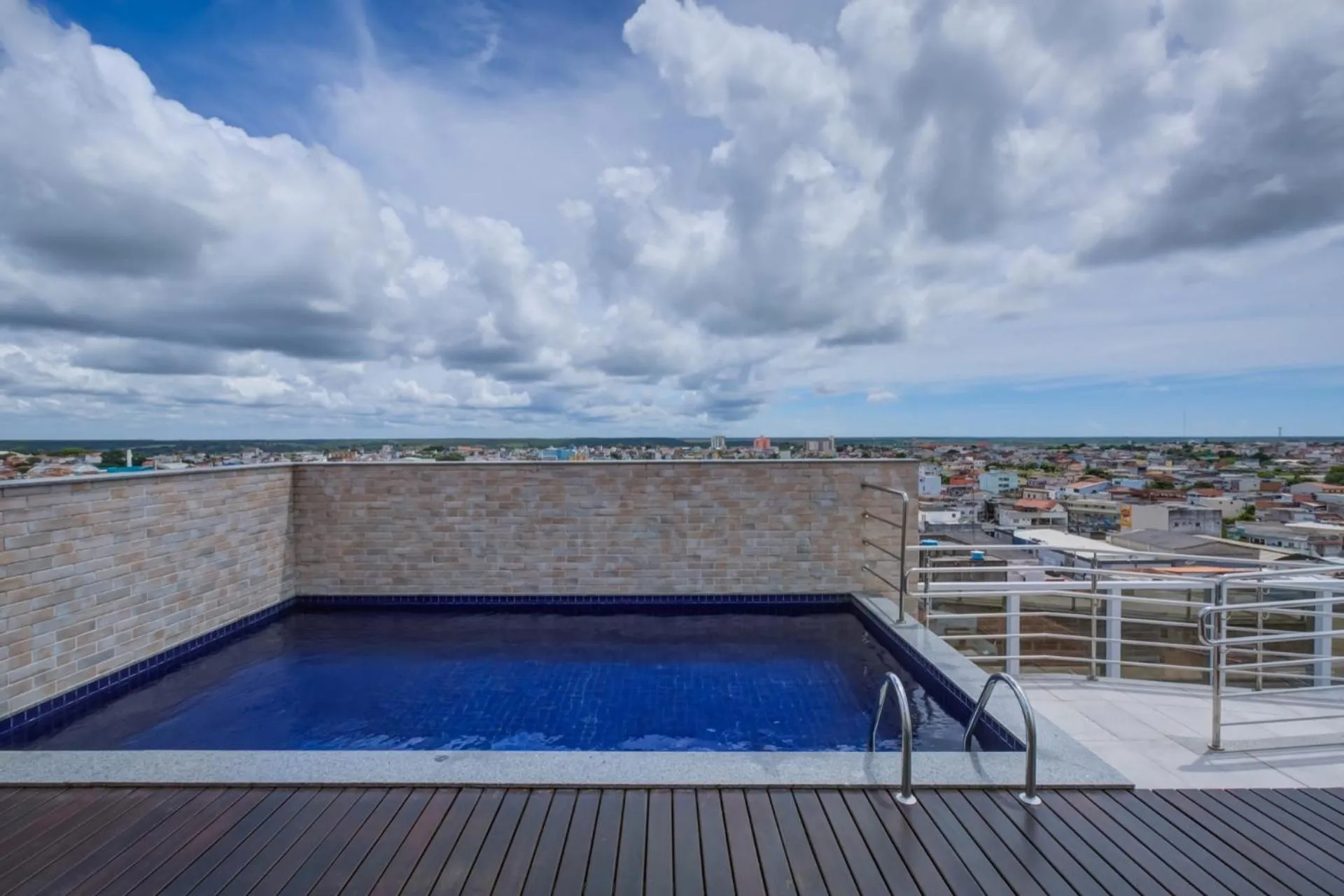 Swimming pool in Go Inn São Mateus