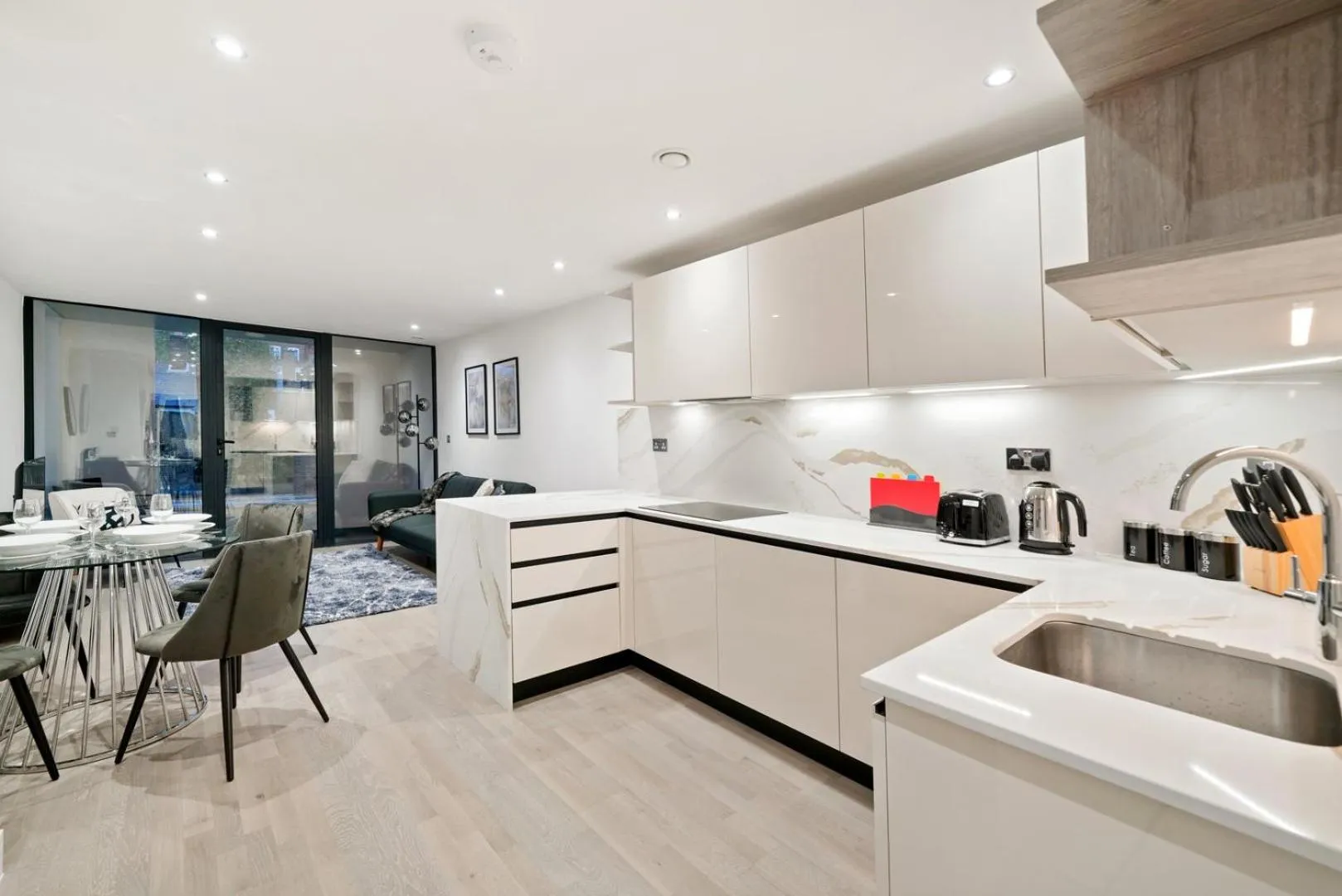Executive 1 & 2 Bed Apartments in heart of London FREE WIFI by City Stay Aparts London