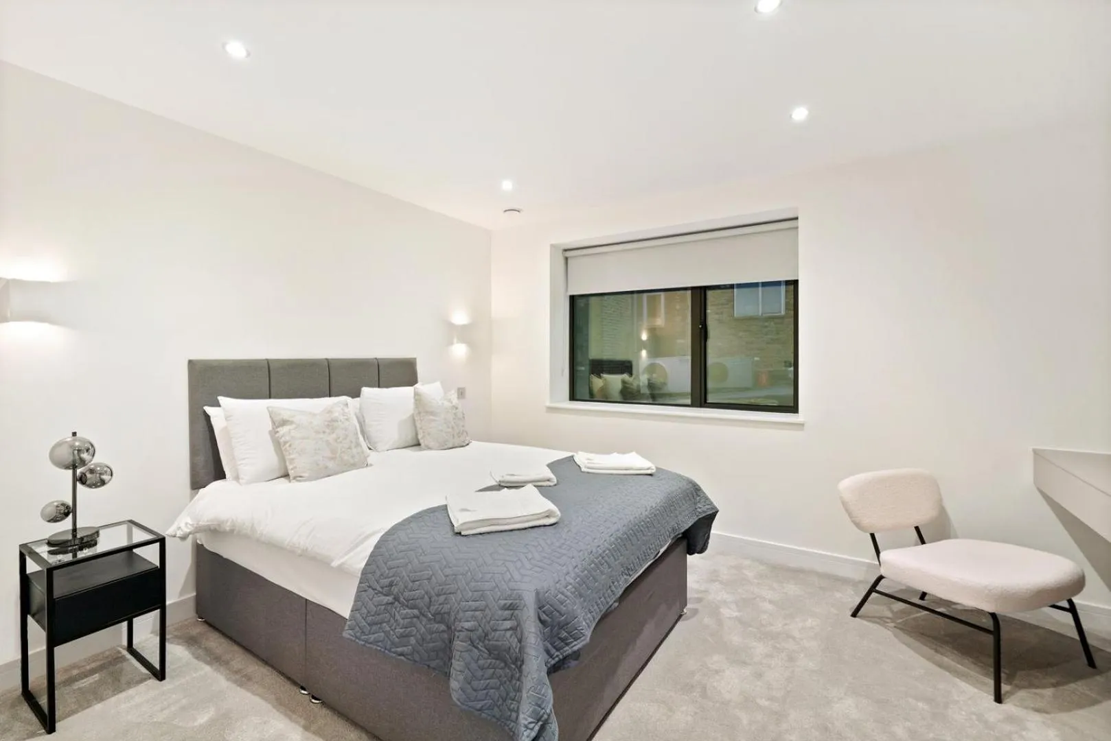 Bed in Executive 1 & 2 Bed Apartments in heart of London FREE WIFI by City Stay Aparts London