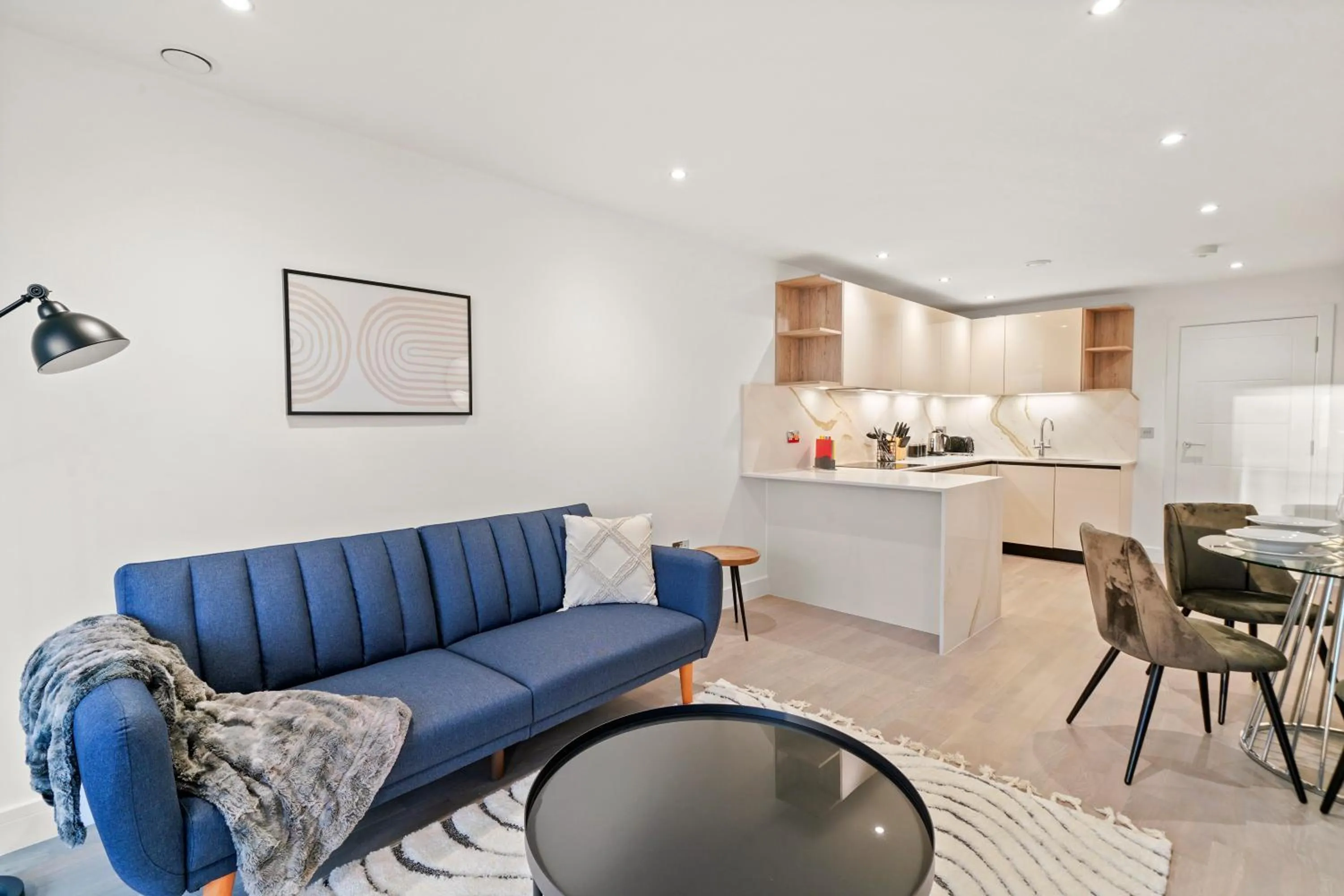Kitchen or kitchenette in Executive 1 & 2 Bed Apartments in heart of London FREE WIFI by City Stay Aparts London