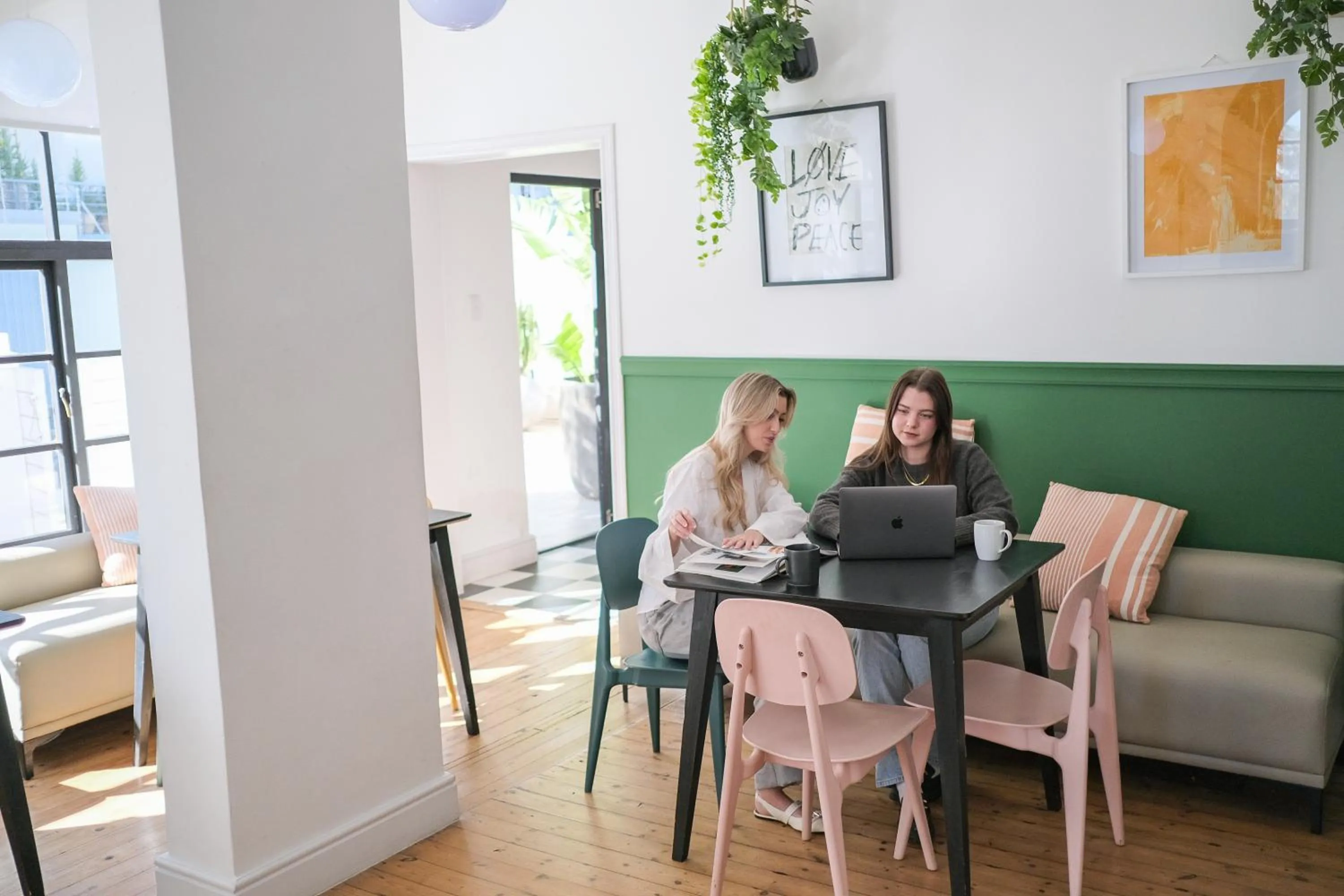 Communal lounge/ TV room in Neighbourgood Hill