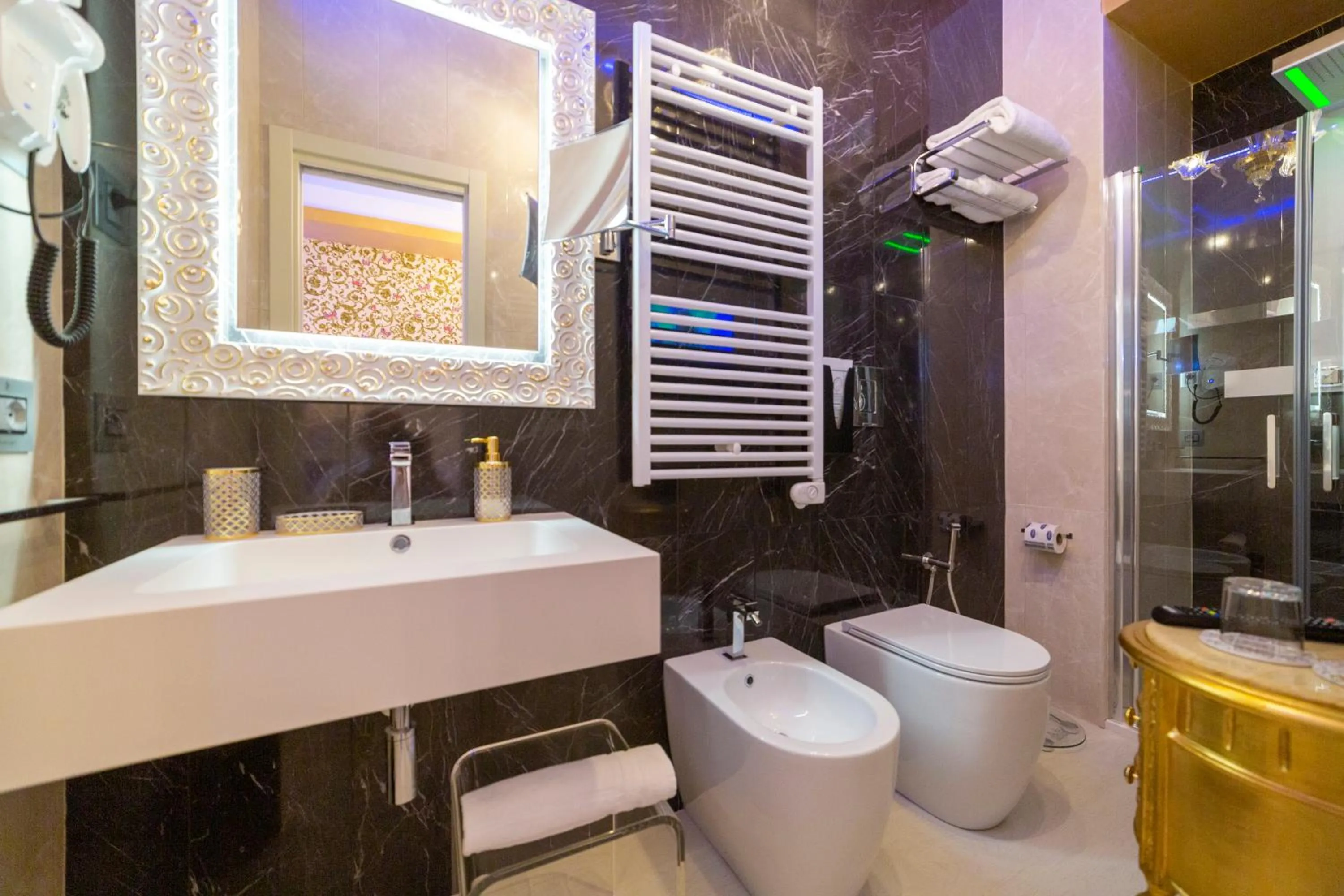 Toilet in Leucosya Luxury Rooms
