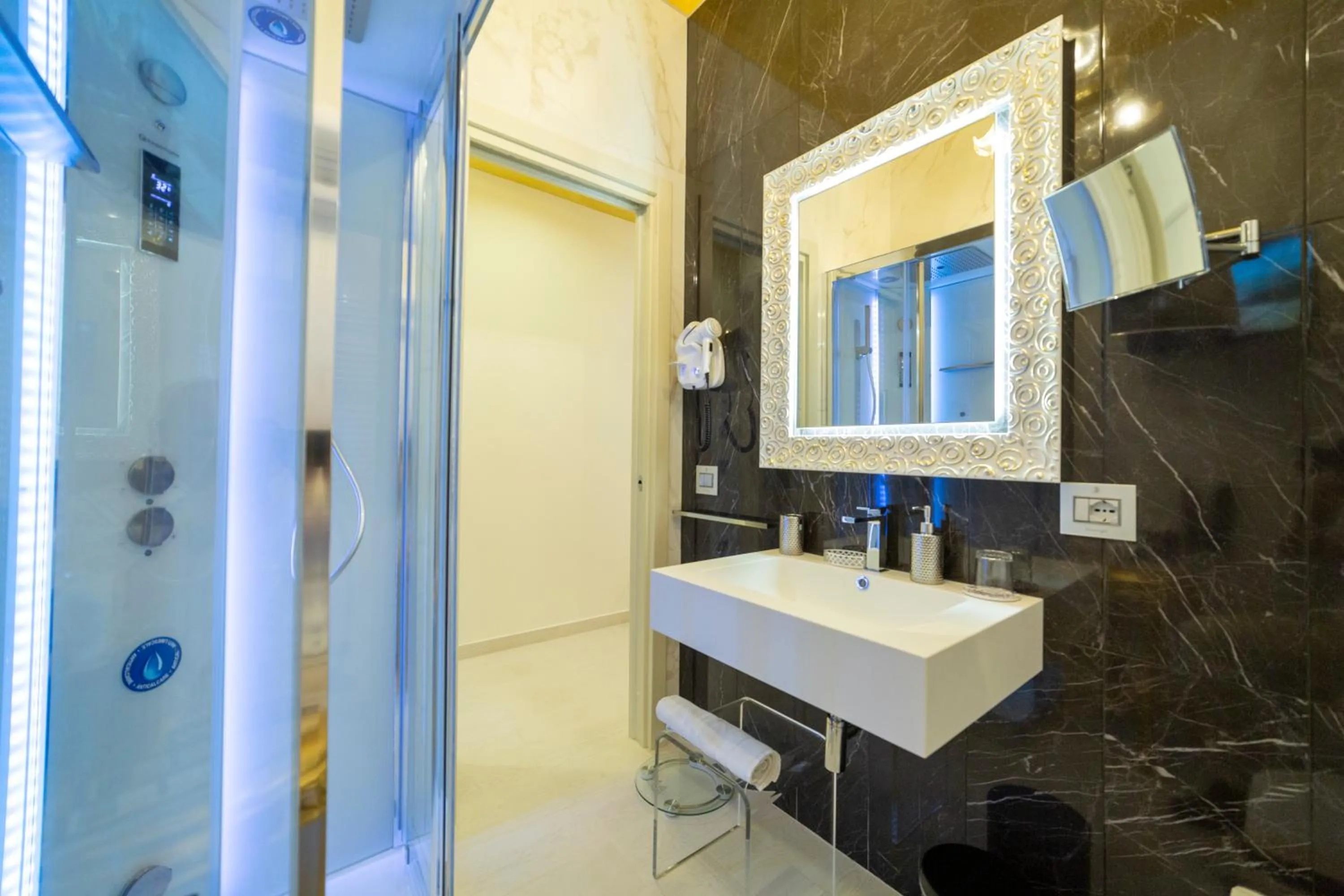 Toilet in Leucosya Luxury Rooms
