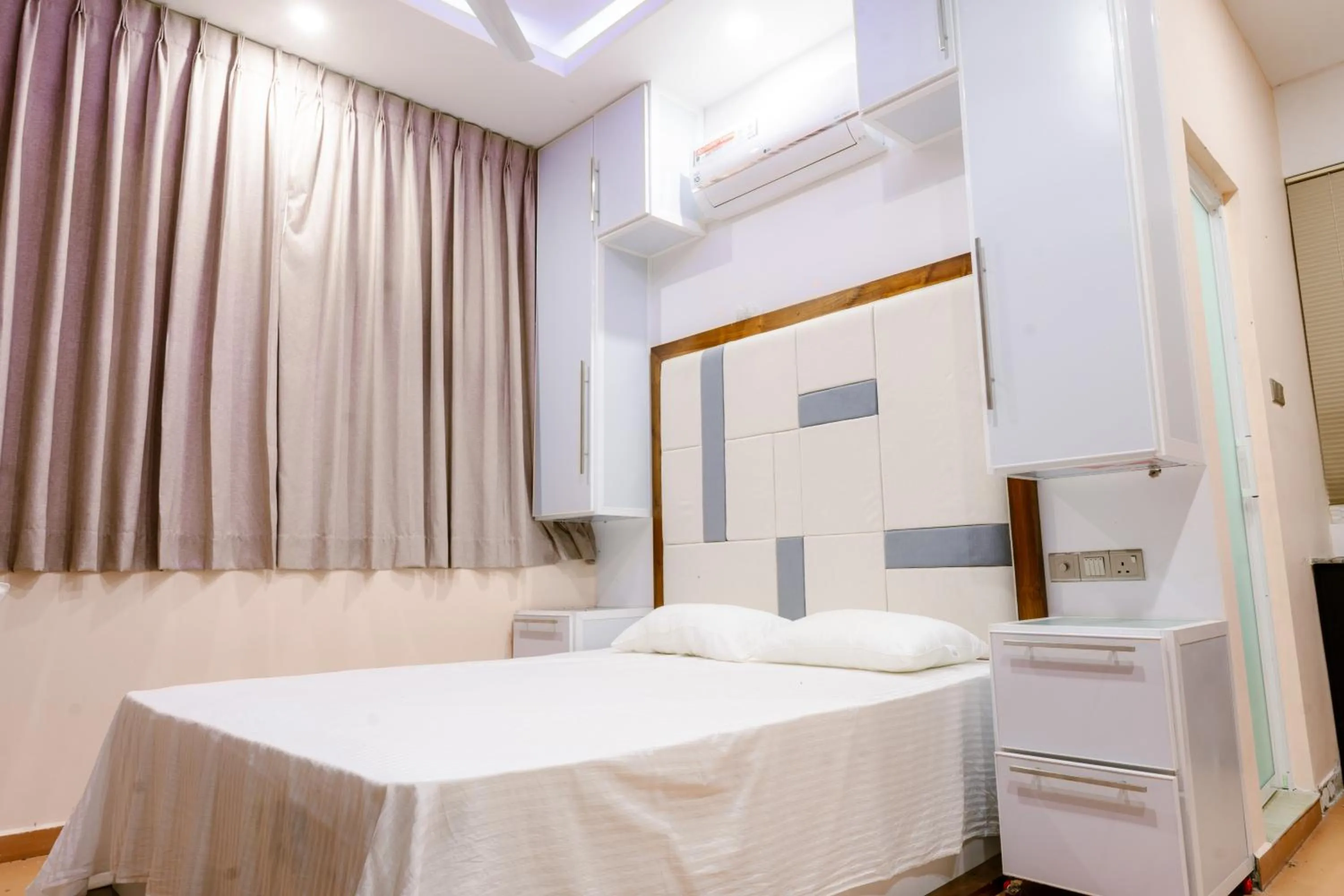 Photo of the whole room, Bed in Savenndra Resorts