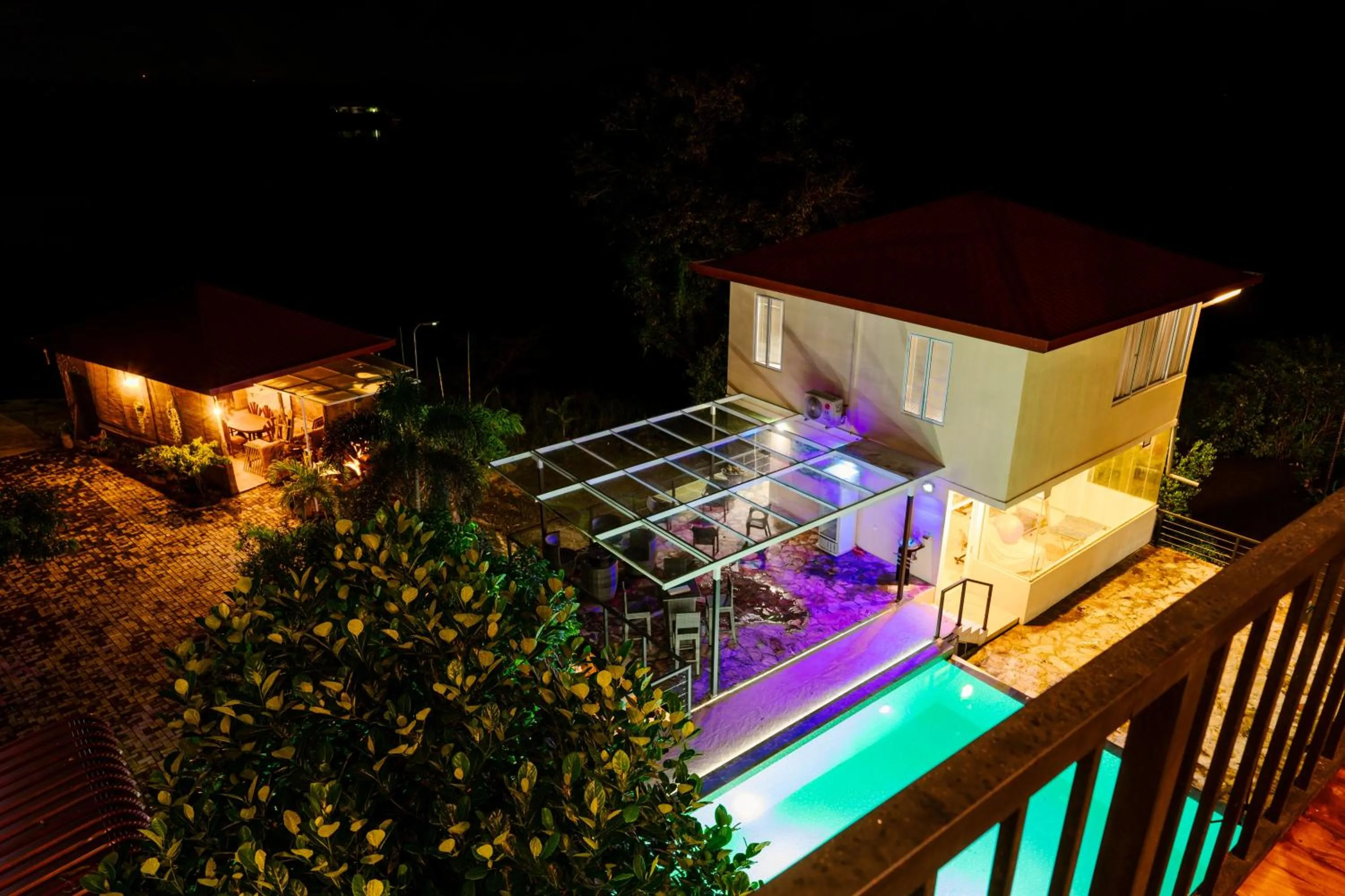 Night in Savenndra Resorts