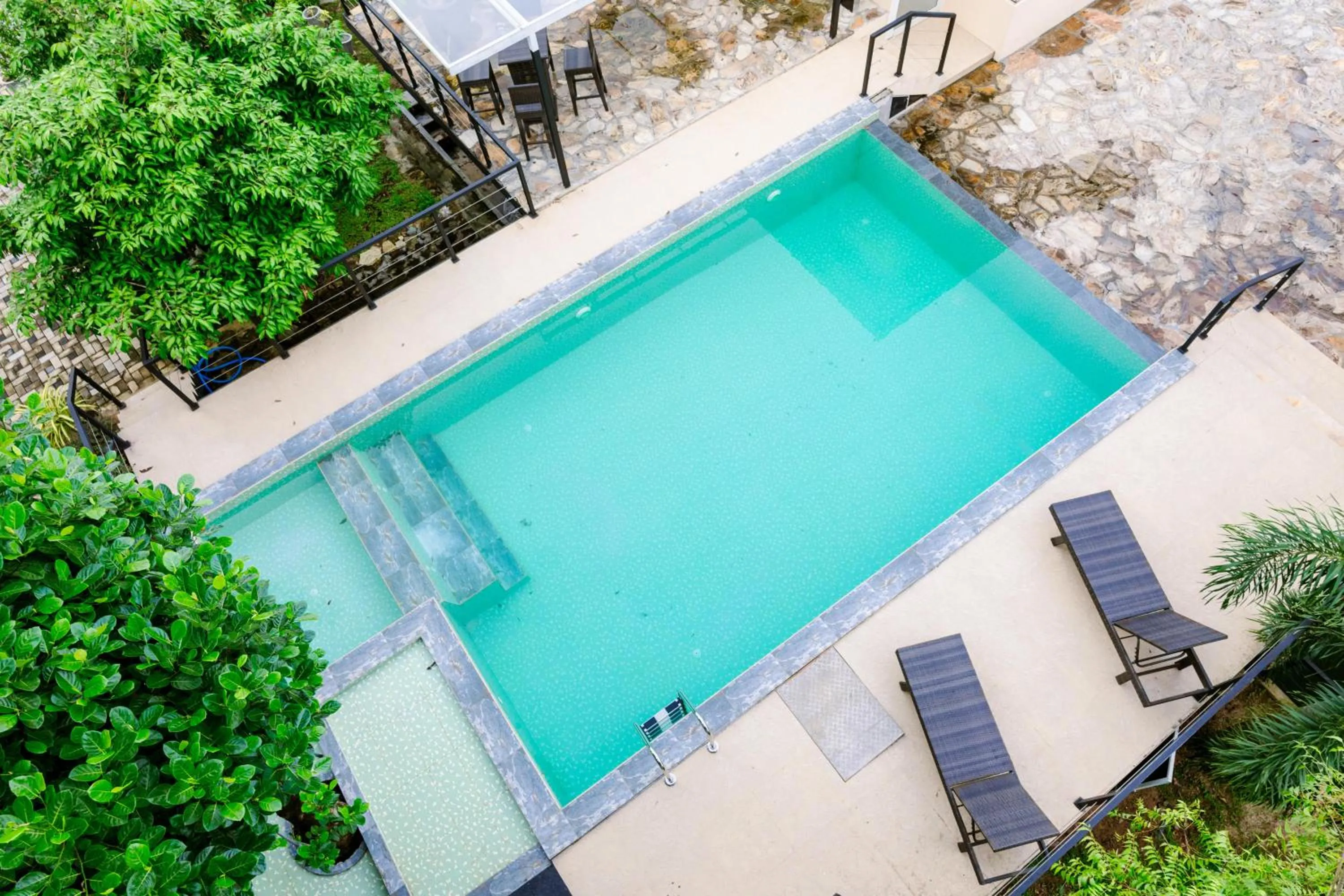 Swimming pool in Savenndra Resorts