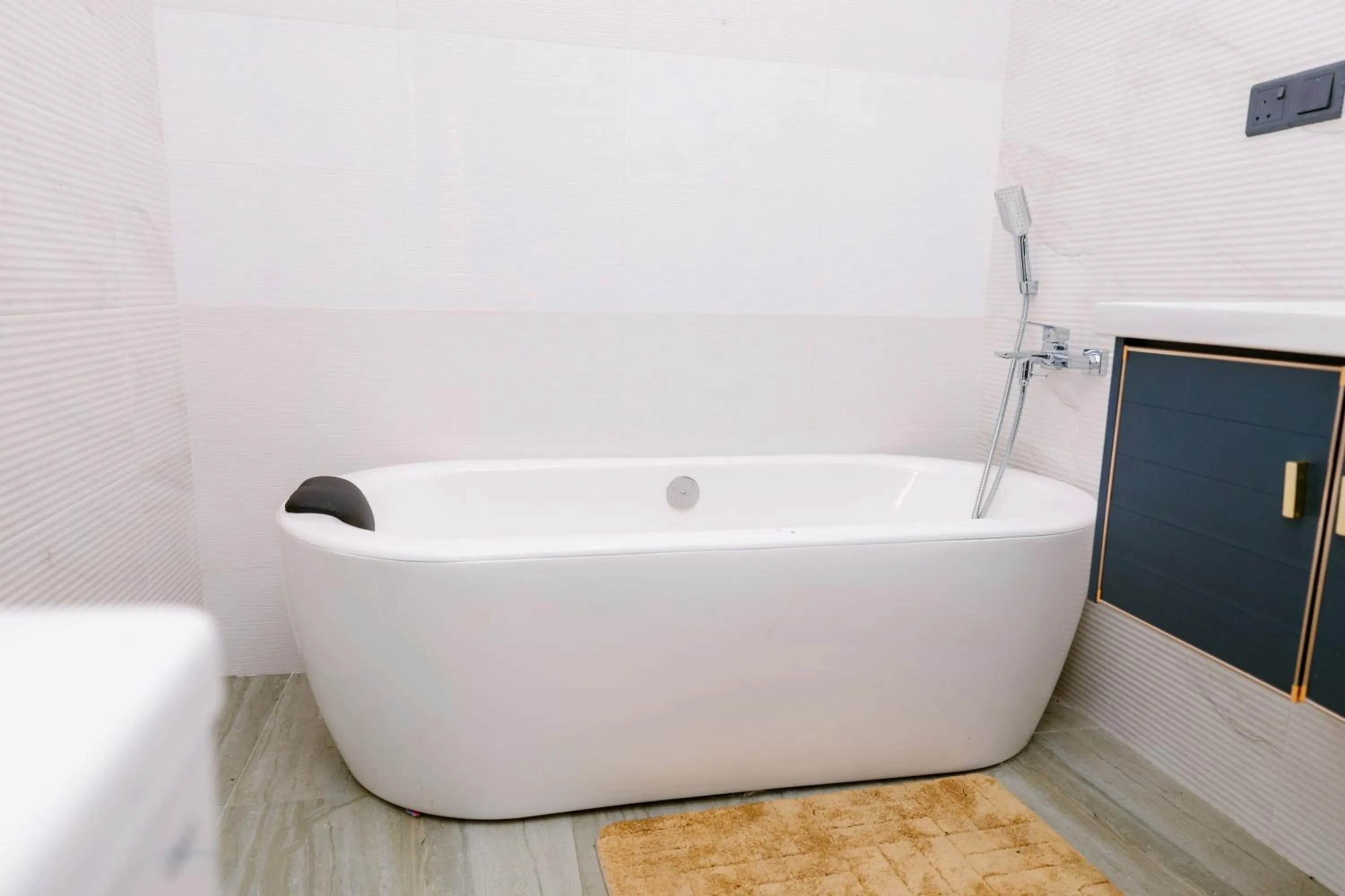 Hot Tub in Savenndra Resorts