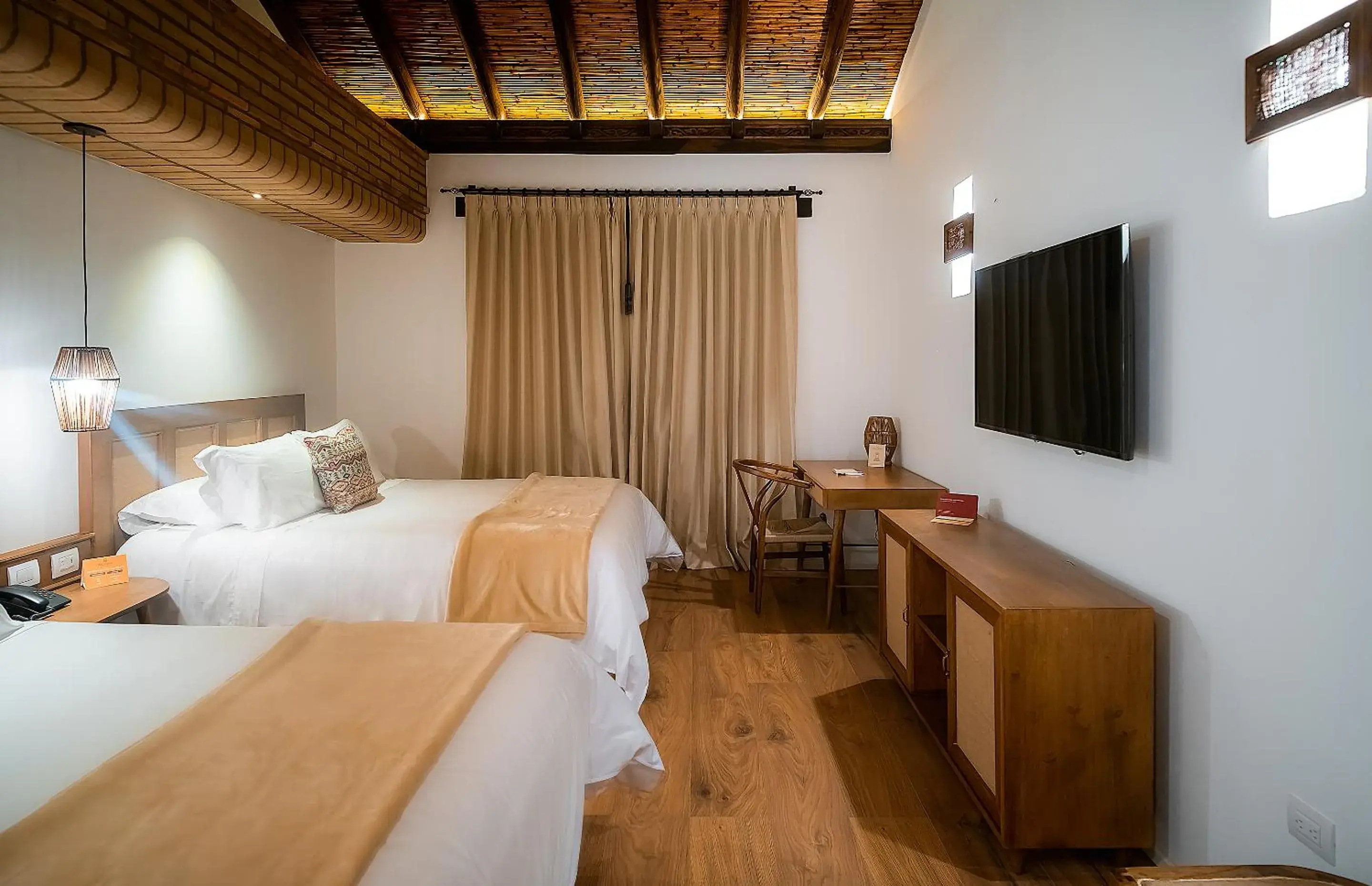 Superior Triple Room in Hotel Casa Alcestre Superior Triple Room in Hotel Casa Alcestre