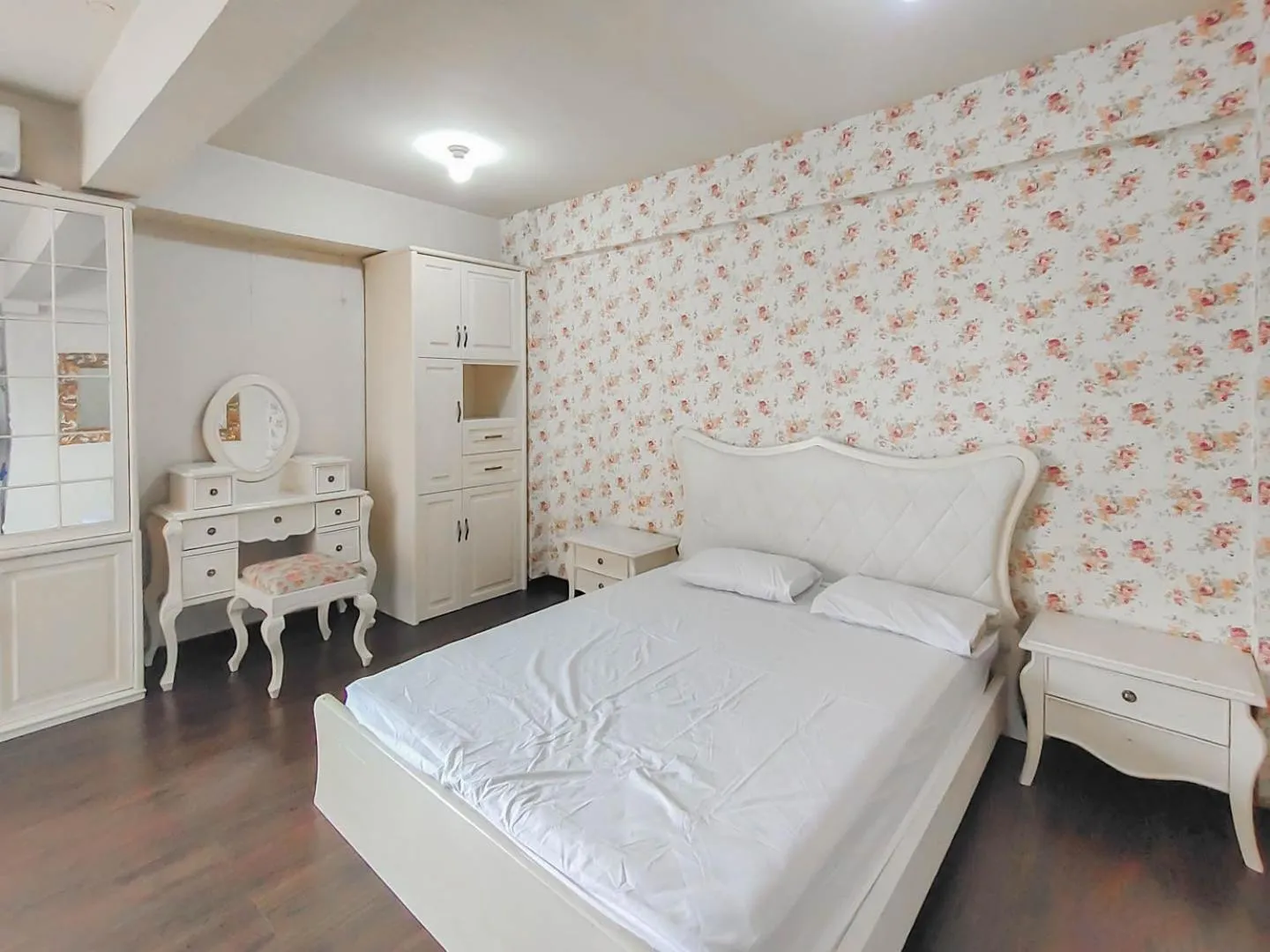 Bedroom, Bed in RedLiving Apartemen The Suites Metro - King Property Tower C