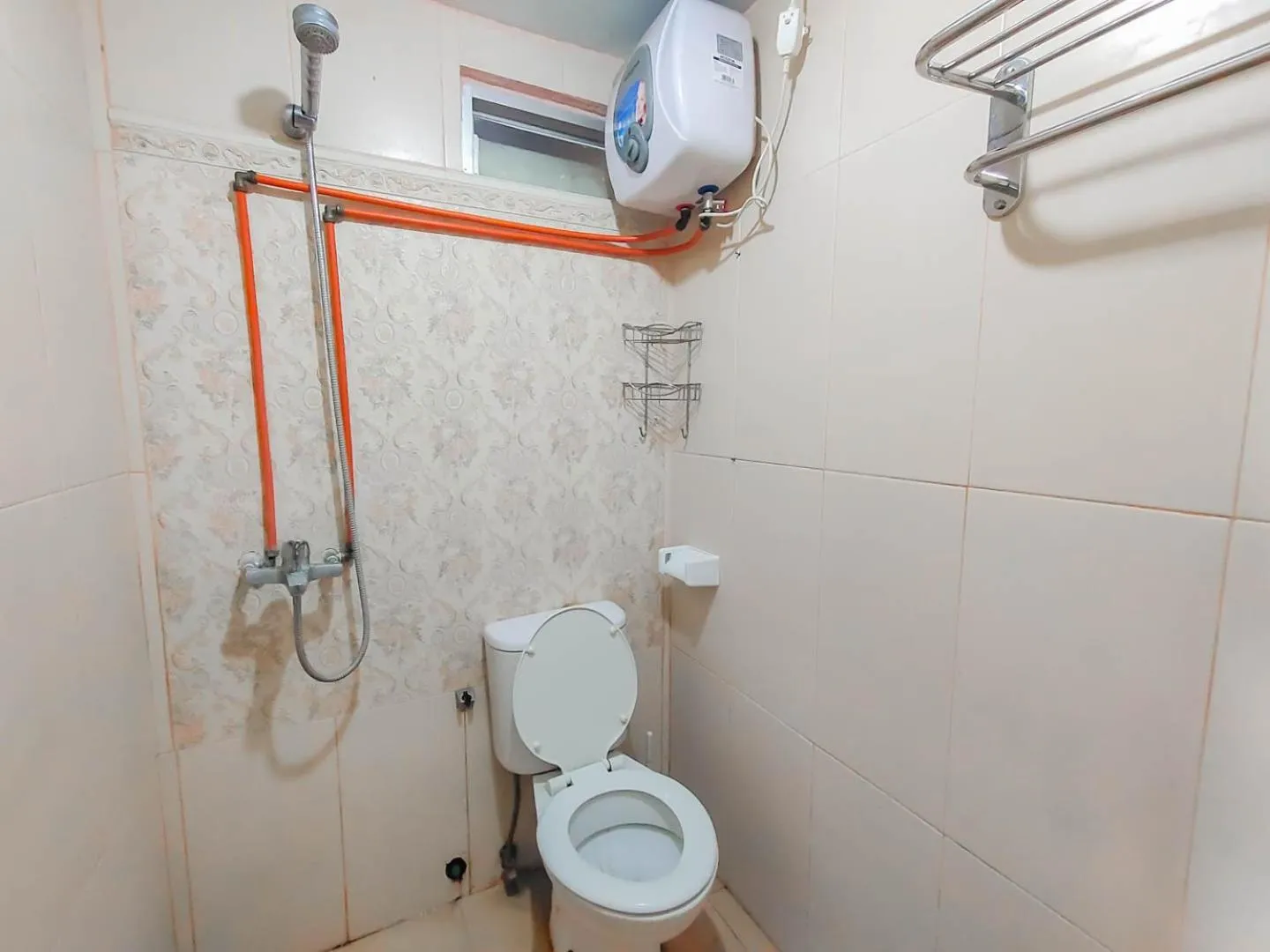 Bathroom in RedLiving Apartemen The Suites Metro - King Property Tower C