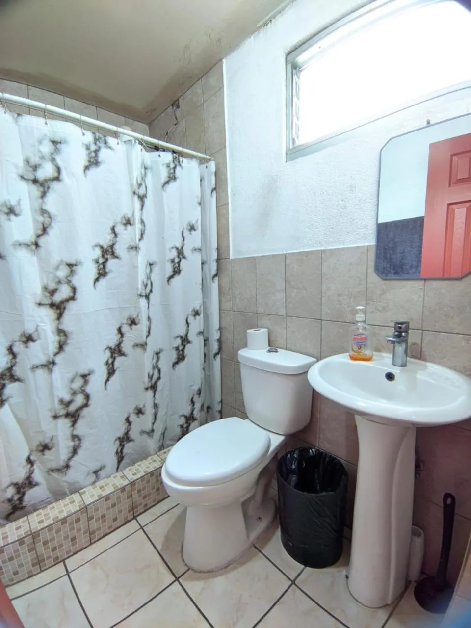 Shower in Hotel Bluehouse