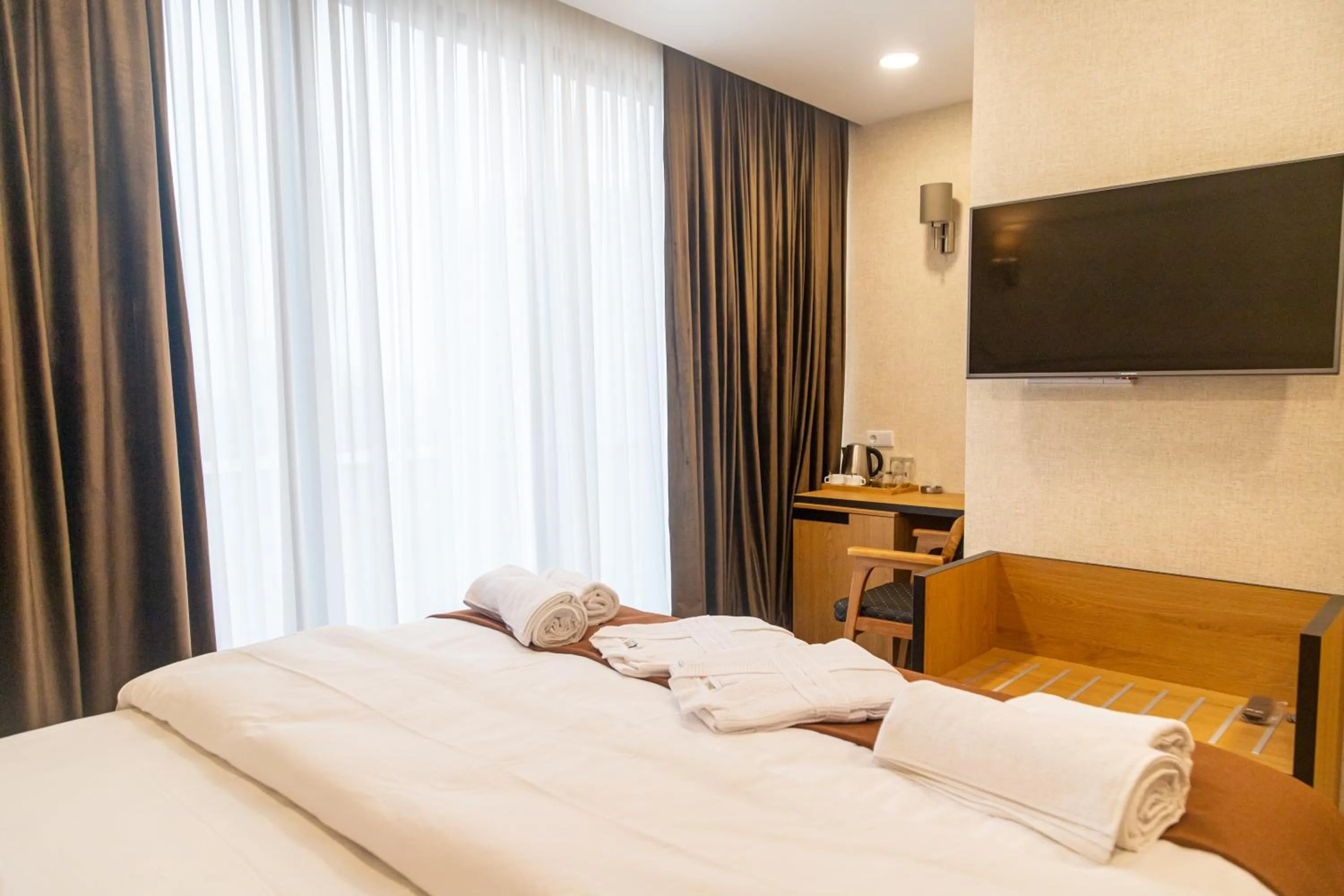 Communal lounge/ TV room, Bed in Hotel Solum Roof Top