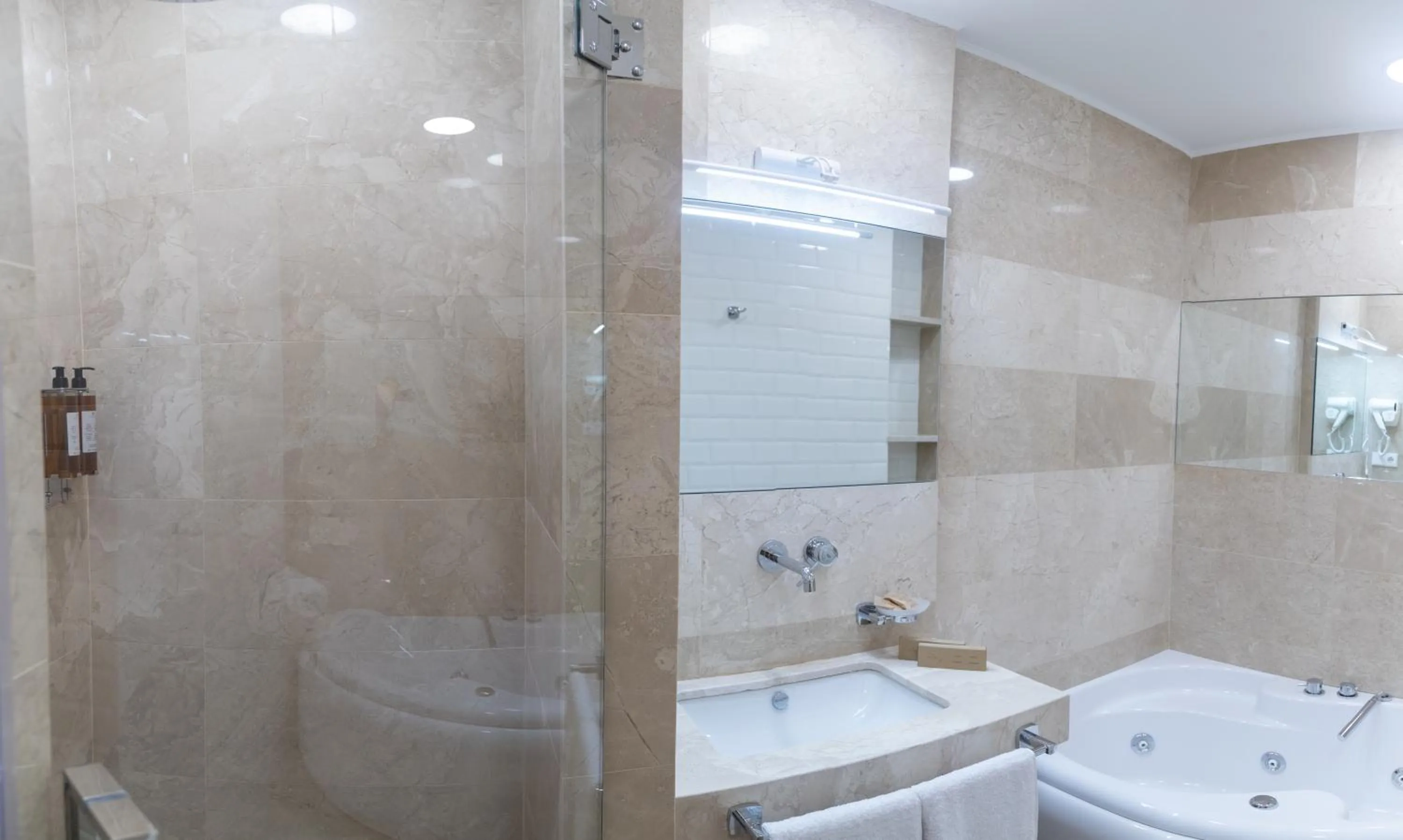 Shower in Hotel Solum Roof Top