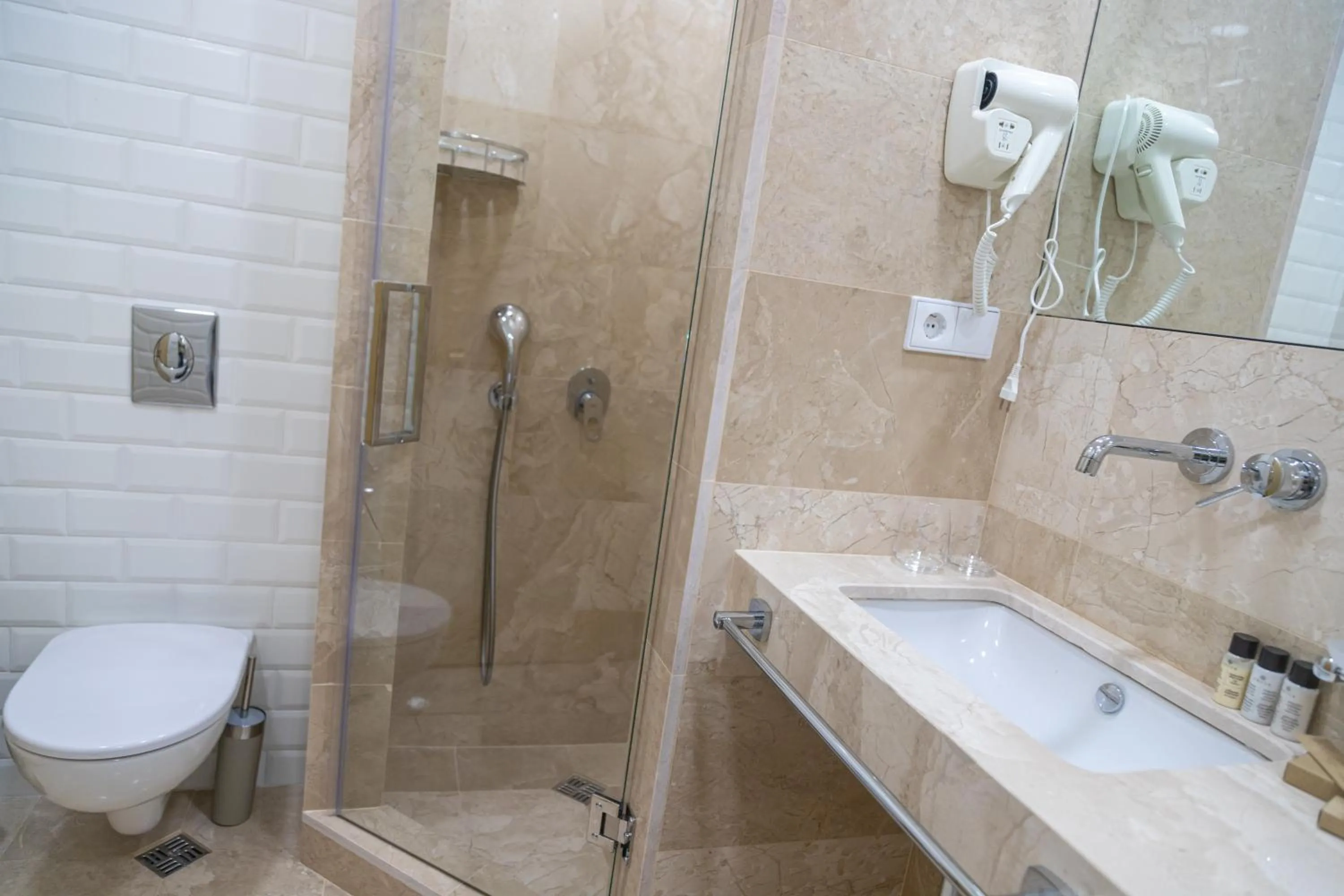 Shower in Hotel Solum Roof Top