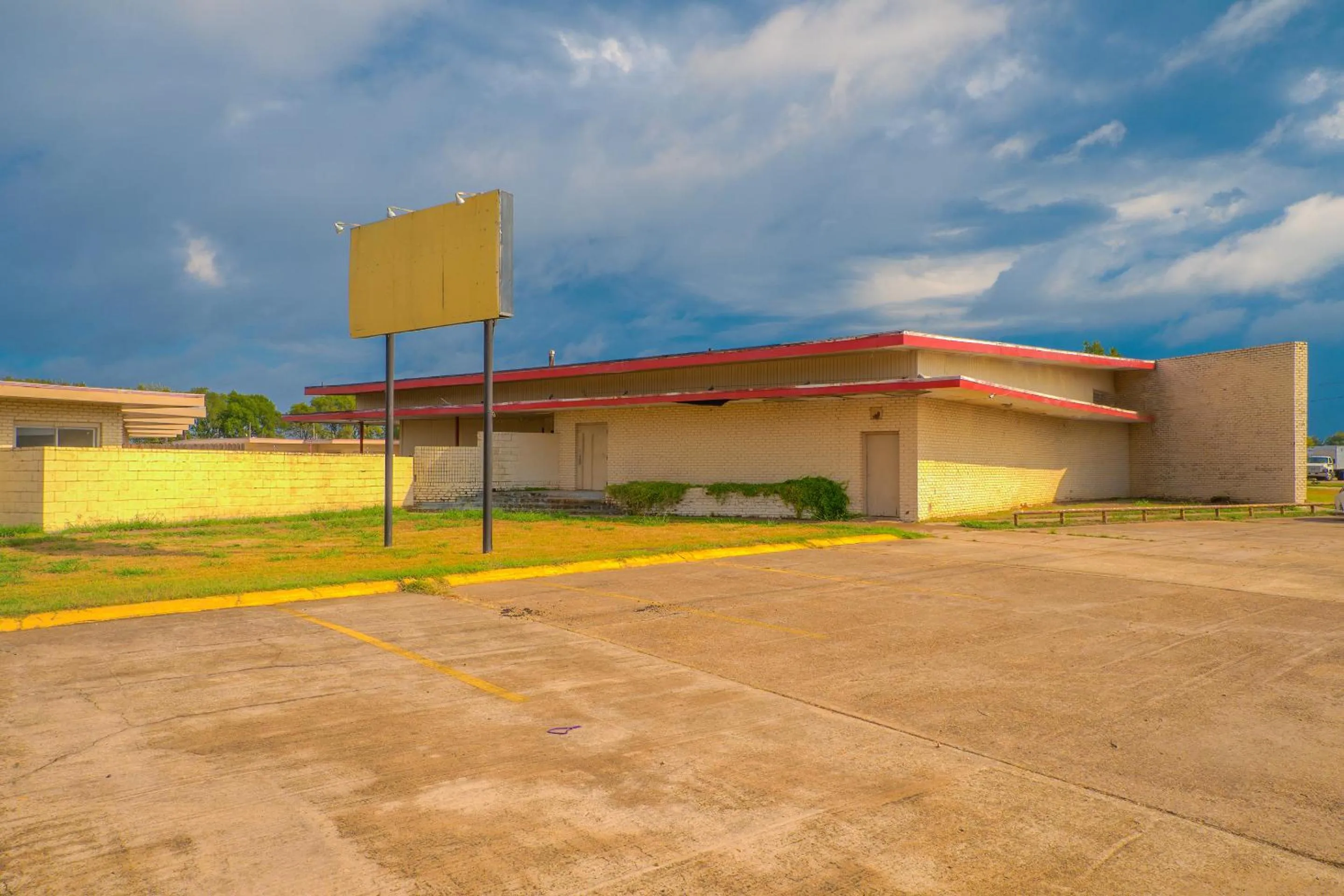 Parking in Town & Country Motel Bossier City by OYO