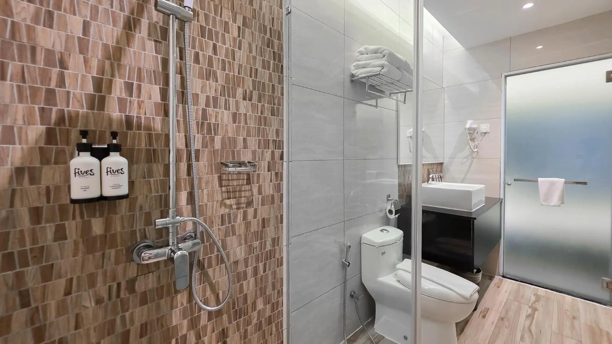 Bathroom in Fives Hotel DNP