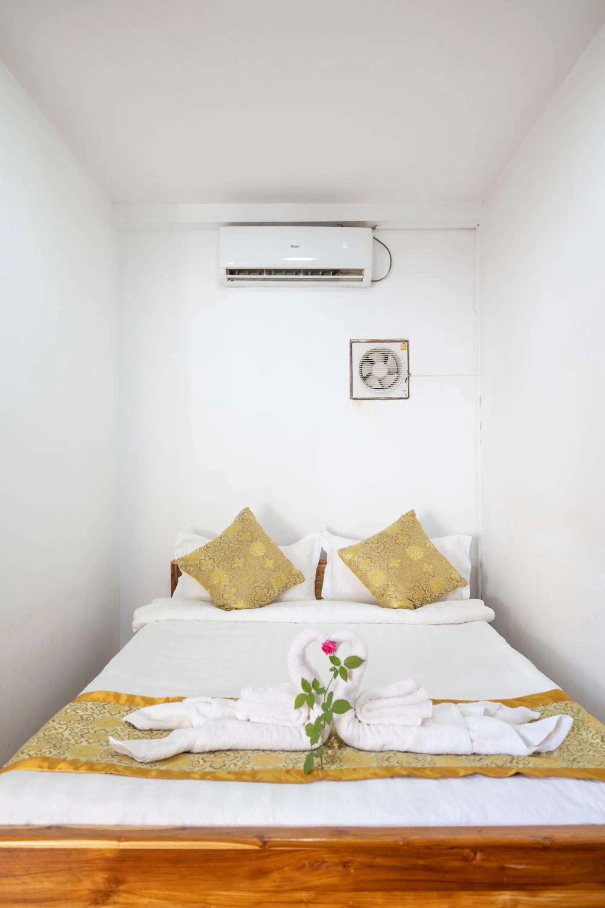 air conditioner, Bed in Mekong Chidlatda Villa