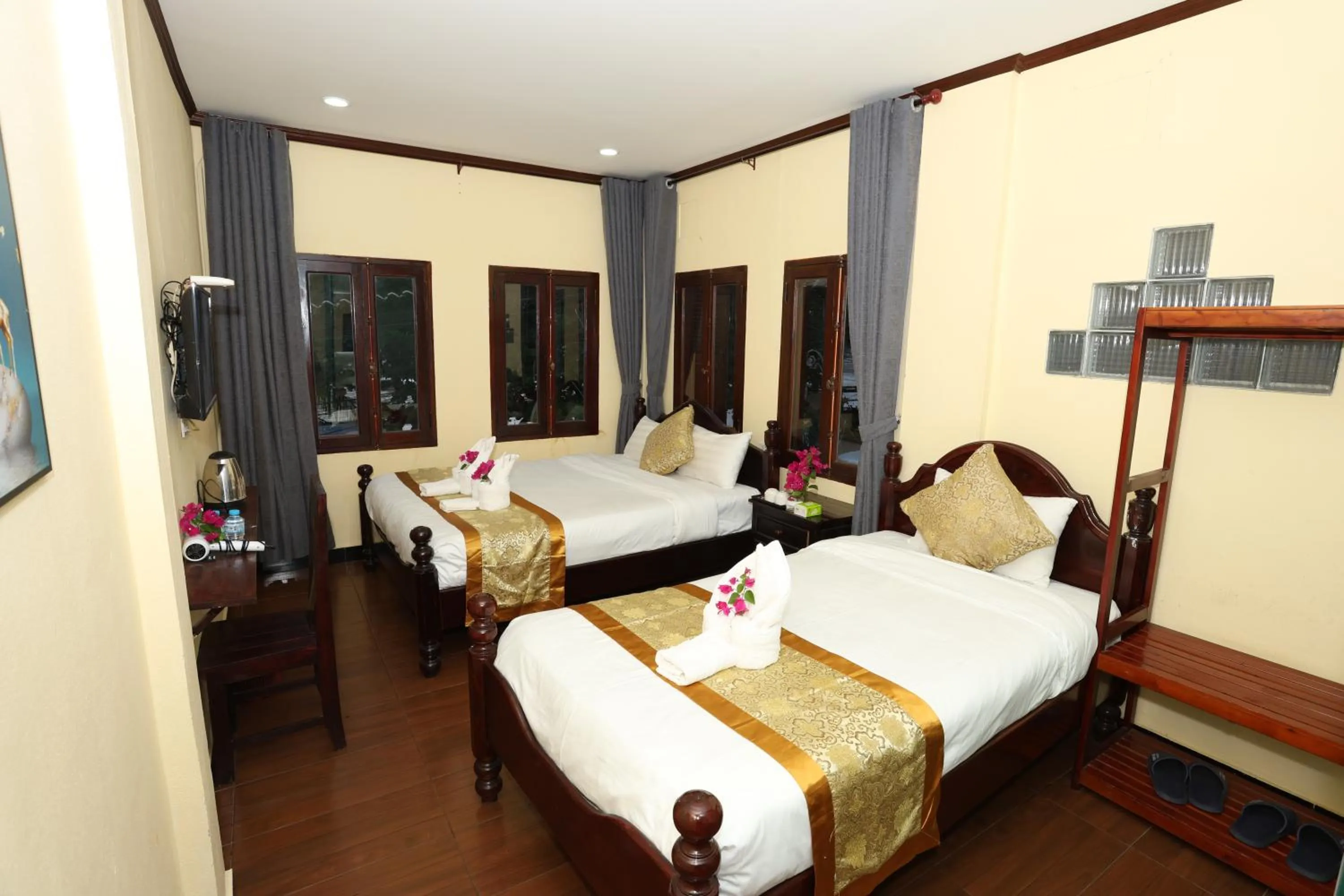 Bed in We House River View