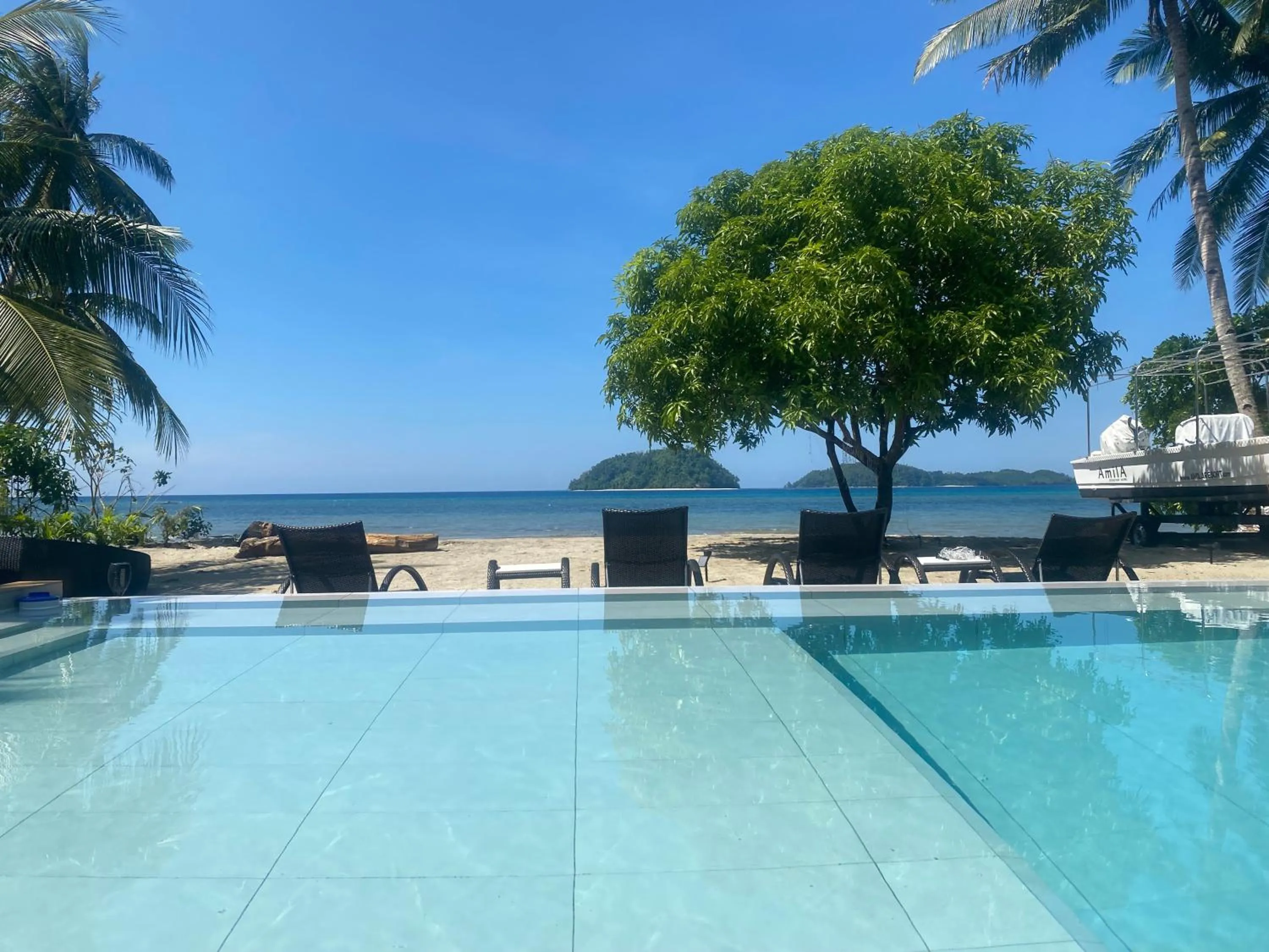 Day in Amila Dive Beach Resort